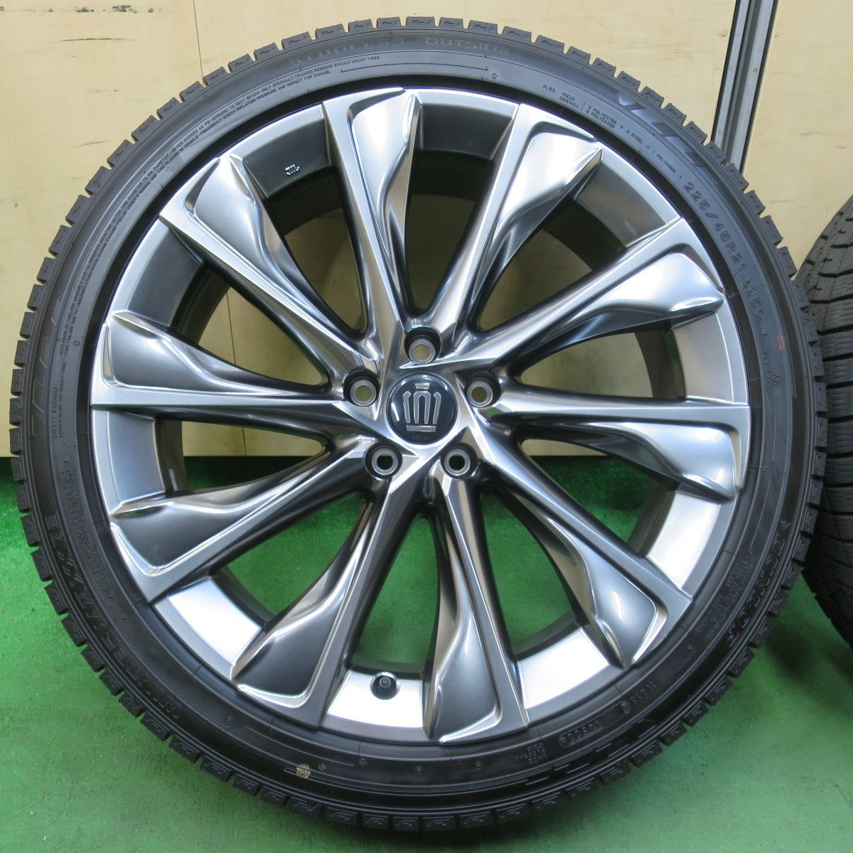 [送料無料] バリ溝！22年！キレイ！9.5分以上★トヨタ クラウン クロスオーバー 純正 225/45R21 スタッドレス ダンロップ ウインターマックス03 21インチ PCD114.3/5H★5021416イス