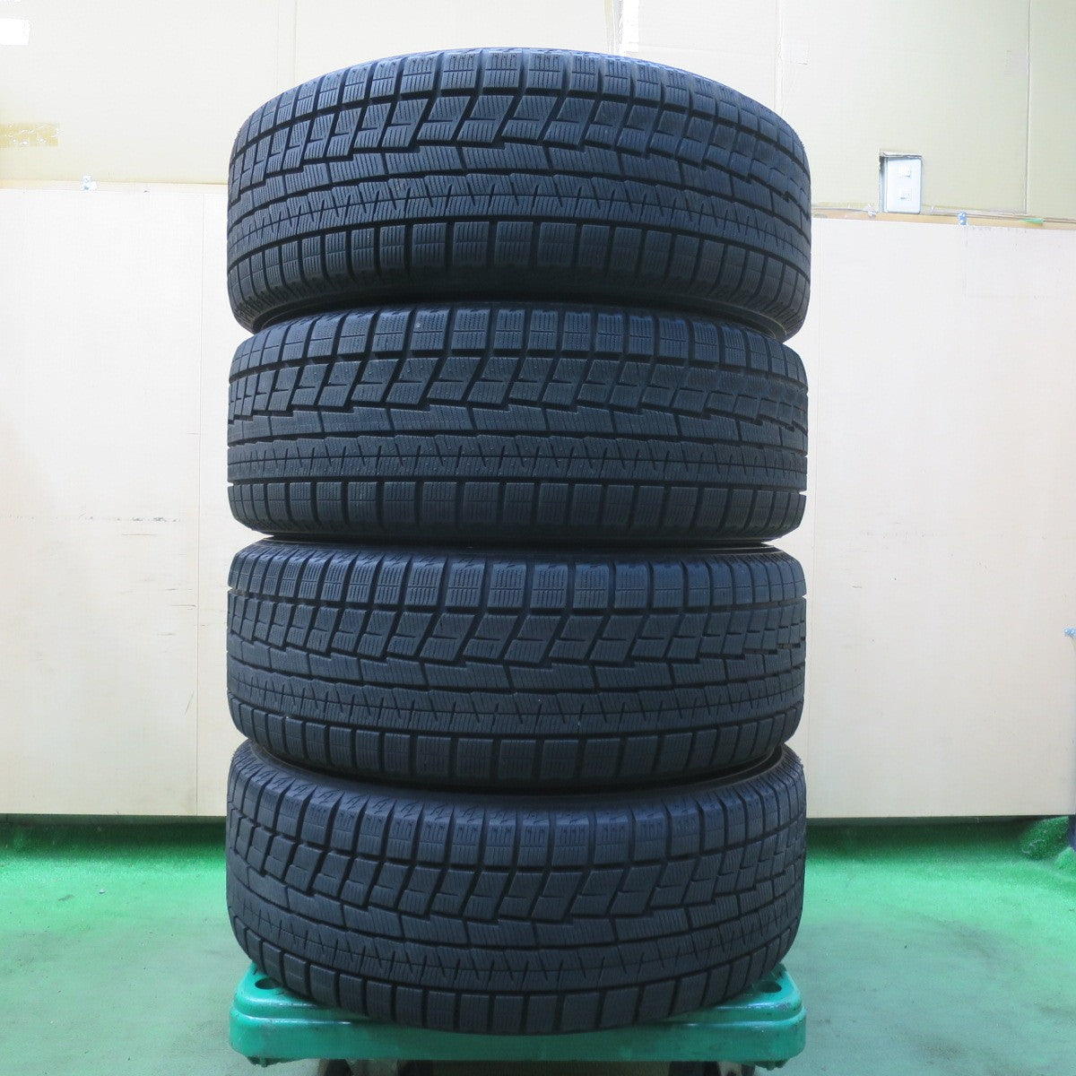 バリ溝！24年！キレイ！ほぼ10分★スタッドレス 225/55R17 ヨコハマ アイスガード iG60 MiLLOUS ミルアス 17インチ PCD114.3/5H★5102704イス