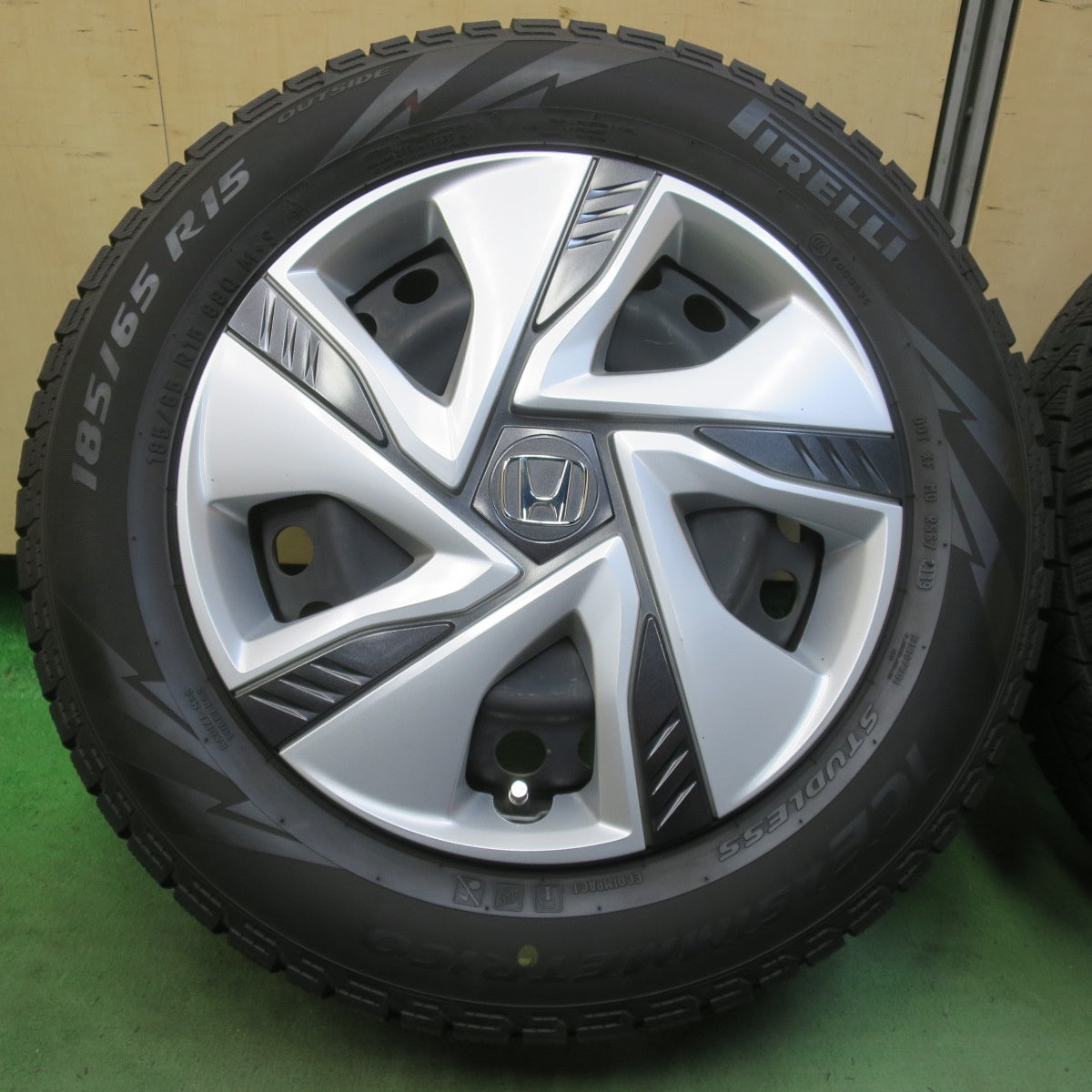 キレイ★ホンダ フリード 純正 スチール 185/65R15 スタッドレス ピレリ アイスアシンメトリコ 15インチ PCD114.3/5H★6052608イス