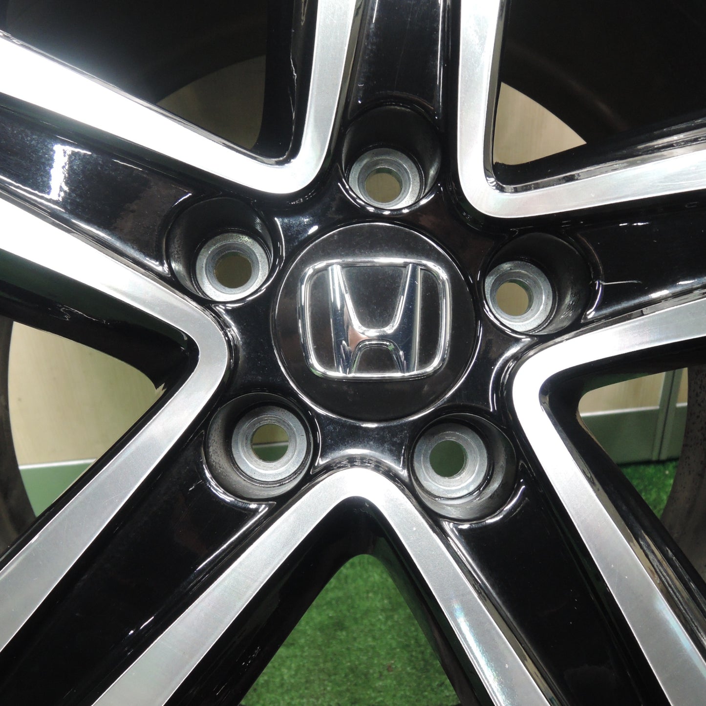 *送料無料* バリ溝！8.5分★ホンダ ヴェゼル 純正 215/55R17 スタッドレス ブリヂストン ブリザック REVO GZ PCD114.3/5H★4031901TNス