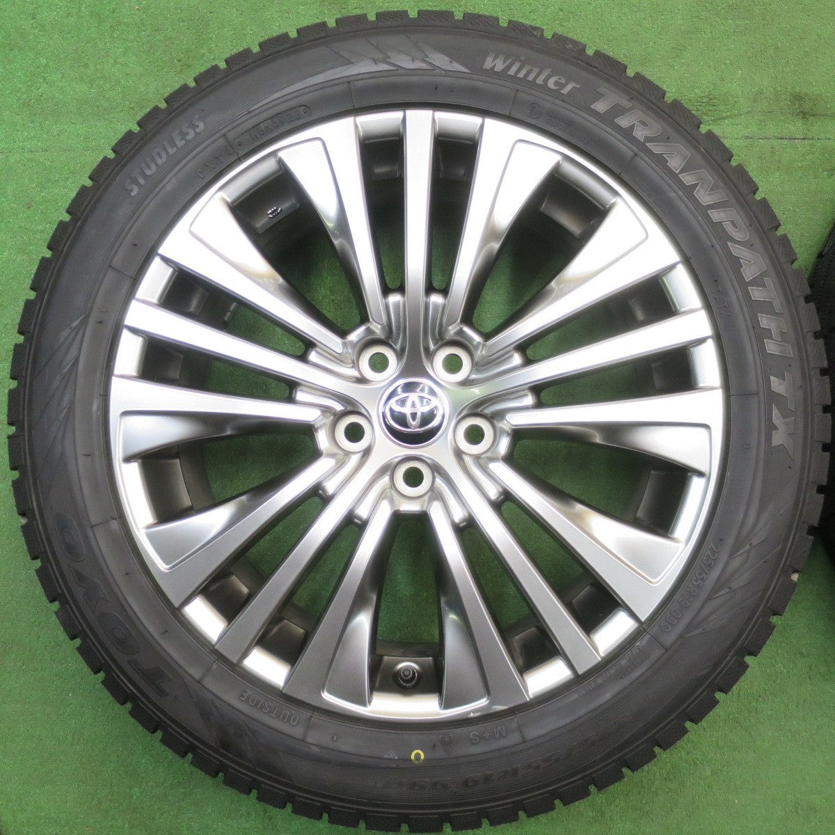 超バリ溝！23年！キレイ！ほぼ10分★トヨタ 80系 ハリアー 純正 225/55R19 スタッドレス トーヨー ウインター トランパス TX 19インチ PCD114.3/5H★6021401NJス