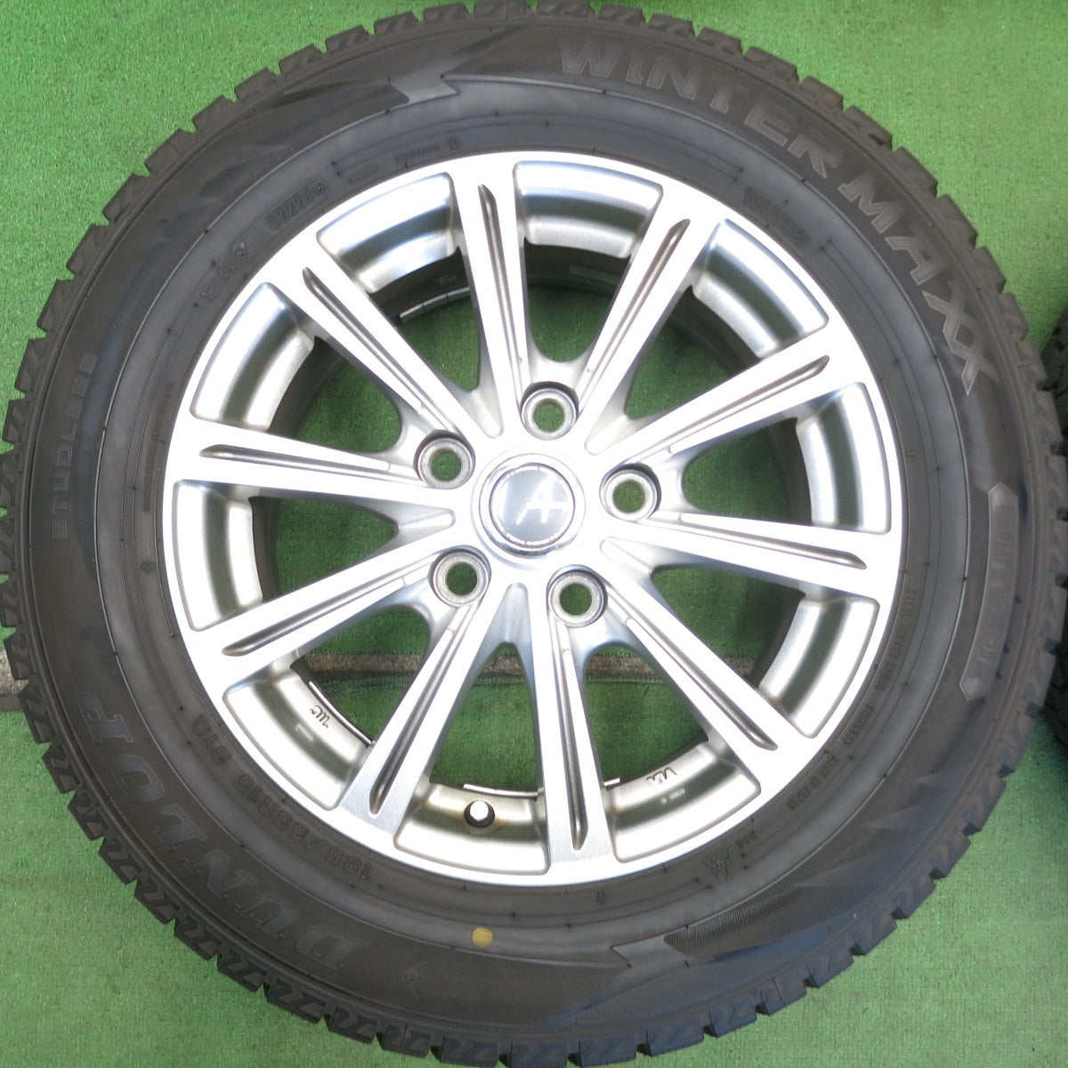バリ溝！24年！キレイ！9.5分◎スタッドレス 195/65R15 ダンロップ ウインターマックス WM02 MiLLOUS PS ミルアス 15インチ PCD114.3/5H◎6071802HAス