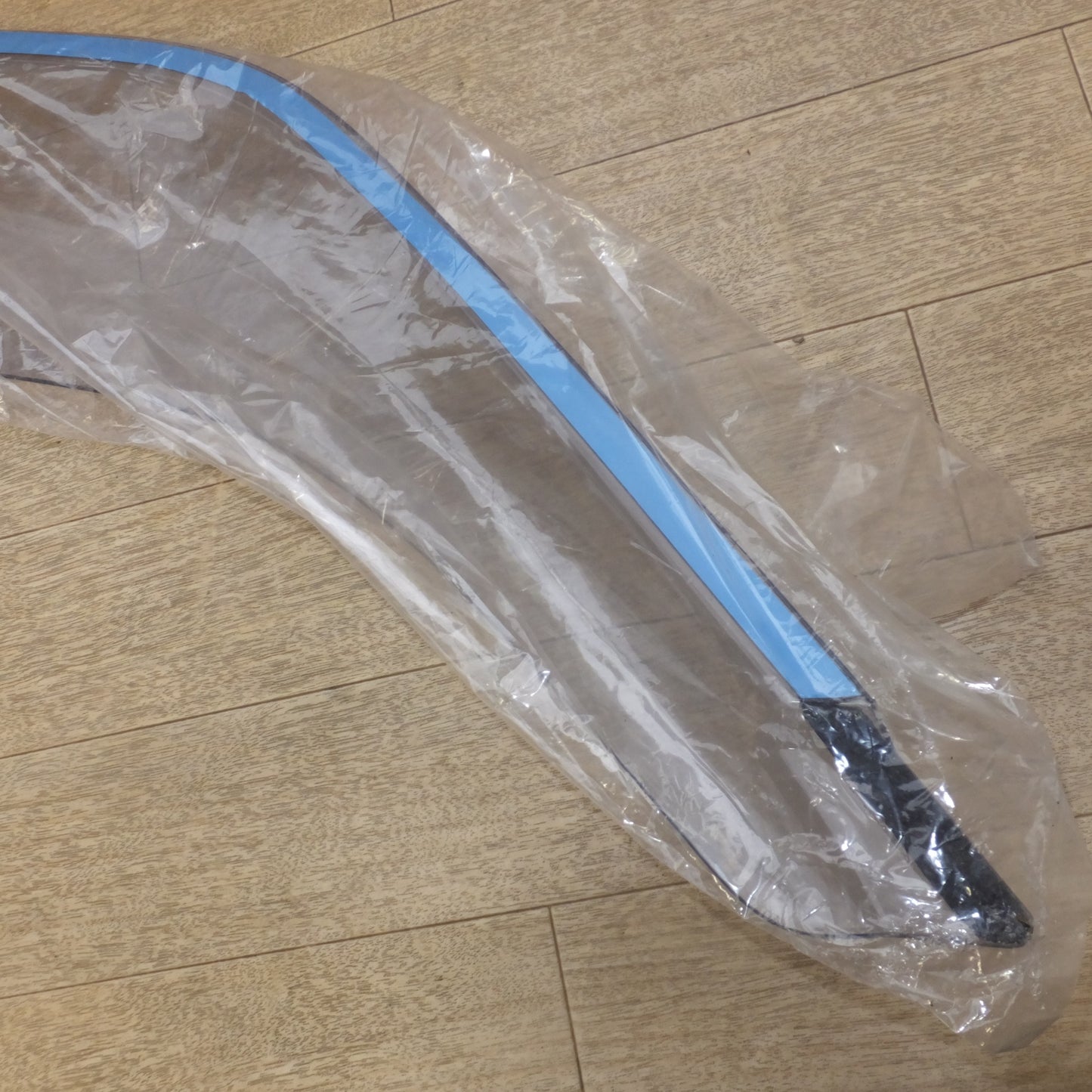 [送料無料] 未使用★三菱 MITSUBISHI パジェロイオ エクシードバイザー MZ562775　フロント 左前 バイザー★