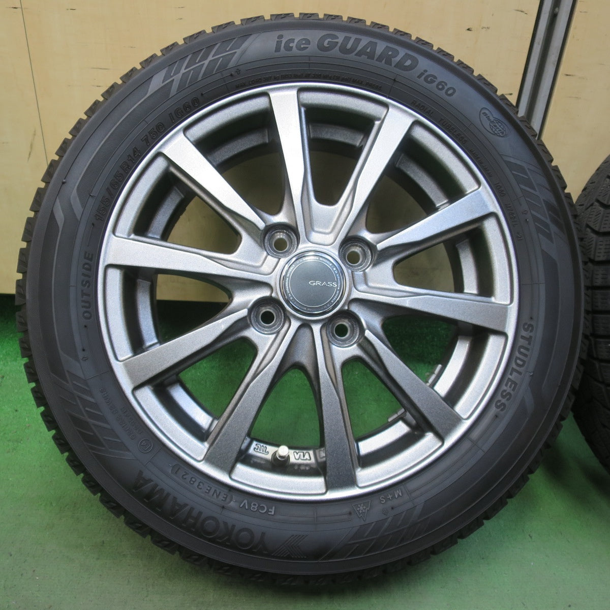 バリ溝！22年！キレイ！8.5分★スタッドレス 155/65R14 ヨコハマ アイスガード iG60 GRASS グラス 14インチ PCD100/4H★6051807イス