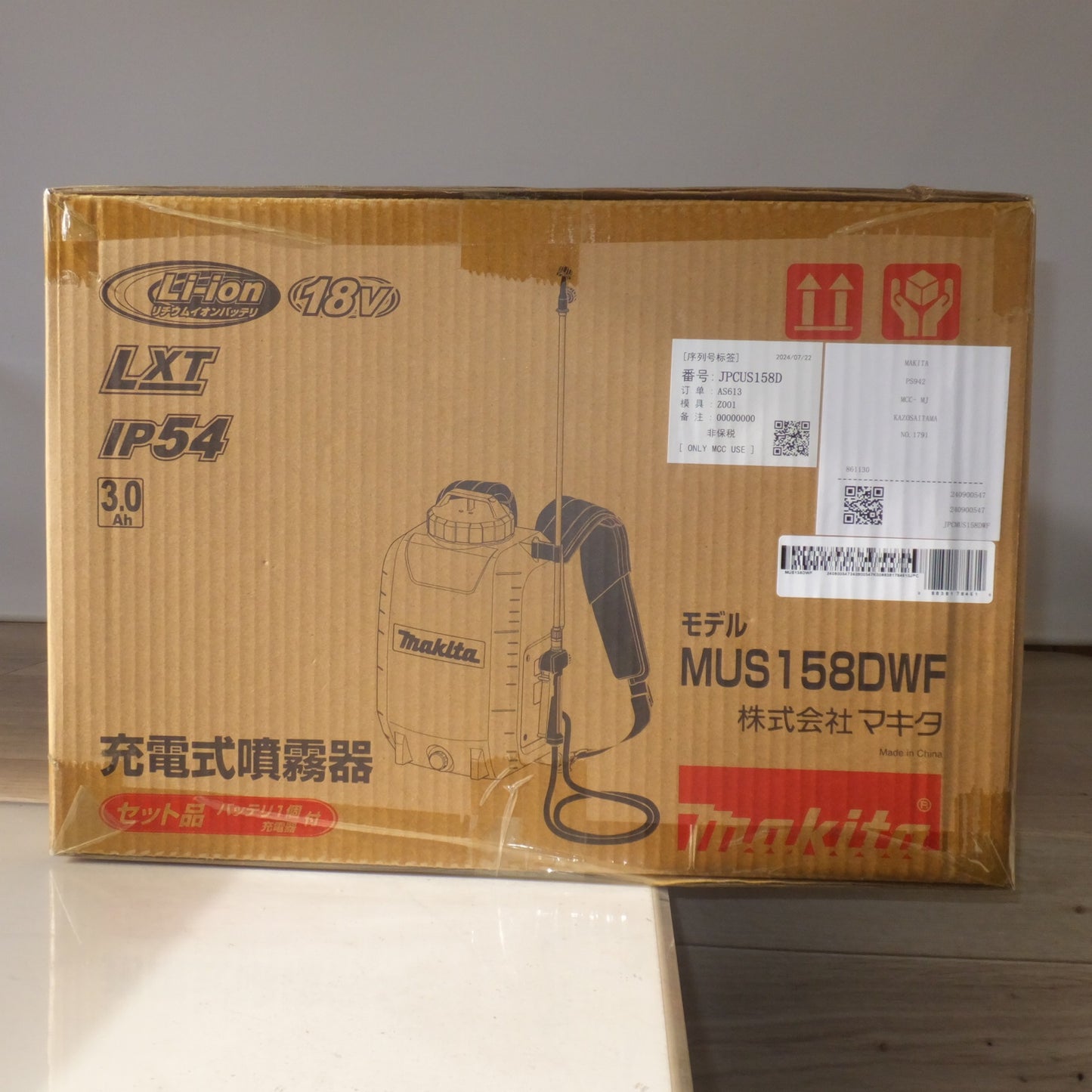 [送料無料] 未使用★マキタ makita 充電式噴霧器 MUS158DWF　タンク容量 15L　Li-ion 18V LXT IP54 3.0Ah　セット品 バッテリ1個 充電器 付★