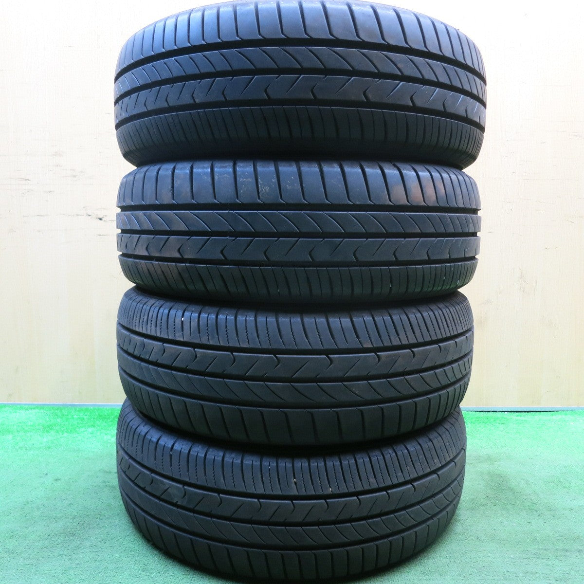 バリ溝！24年！9.5分★195/65R15 トーヨー トランパス MP7 タイヤ 15インチ プリウス エスクァイア ノア ヴォクシー 等★5071703HAノタ