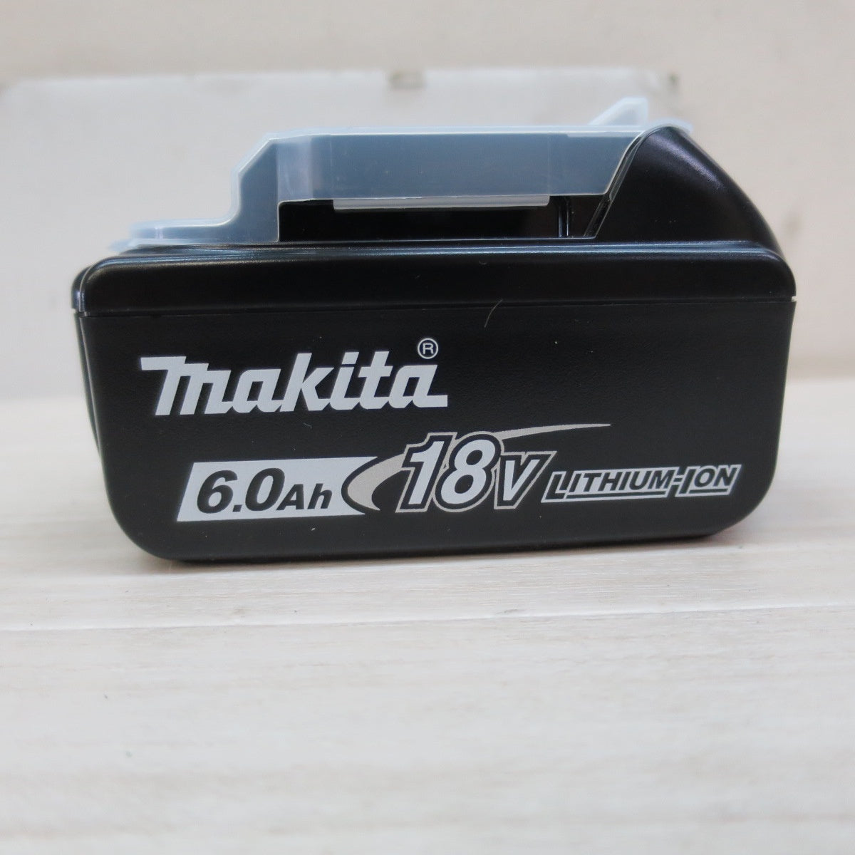 [送料無料] ほぼ未使用☆マキタ リチウム イオン バッテリー BL1860B 18V 6.0Ah 108Wh 急速充電 対応 電動 工具 Makita☆