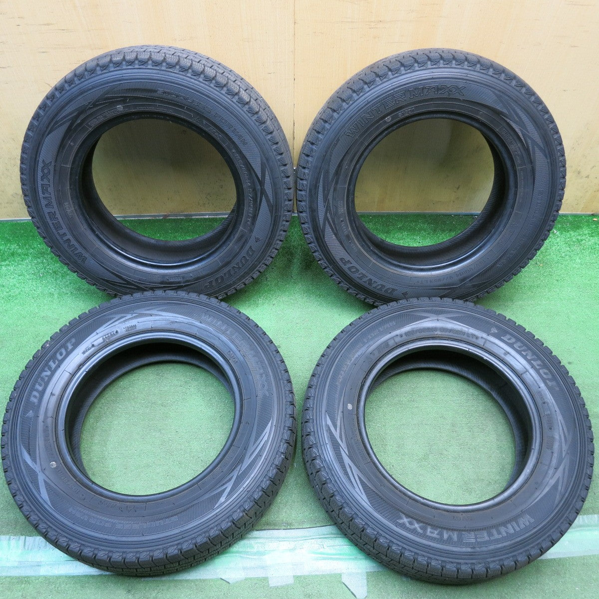 バリ溝！9.5分◎スタッドレス 165/80R14 97/95N ダンロップ ウインターマックス SV01 タイヤ 14インチ バネット タウンエース 等◎6101508HAスタ