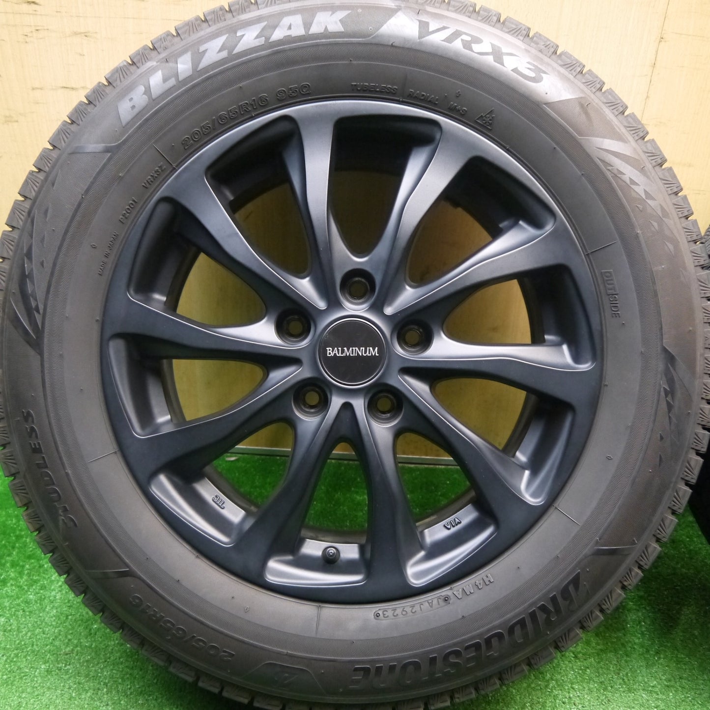 キレイ！23年★スタッドレス 205/65R16 ブリヂストン ブリザック VRX3 BALMINUM TR10 バルミナ 16インチ PCD114.3/5H★5112808Hス