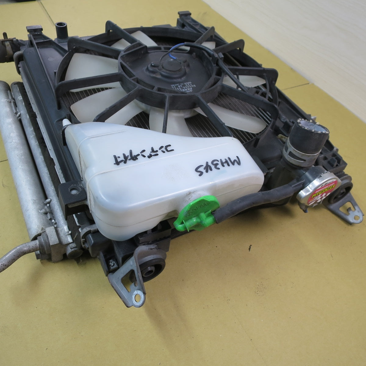 ♪スズキ MH34S ワゴンR 純正 DENSO ラジエーター N-09 88kPa 222000-7211 電動 ファン 065000-3390 デンソー カー パーツ♪ [送料無料]