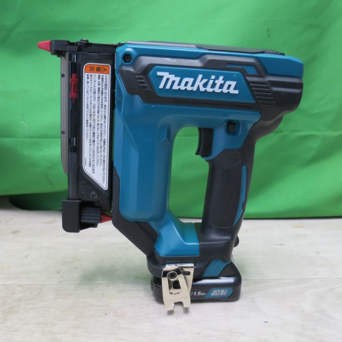 送料無料] 美品!付属品付き☆マキタ 充電式 ピンタッカ 10.8V