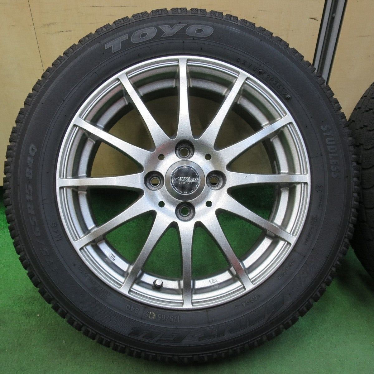 4本価格★スタッドレス 175/65R15 トーヨー ガリット G4 X CROSS SPEED PREMIUM クロススピード PCD100/4H★5012709イス