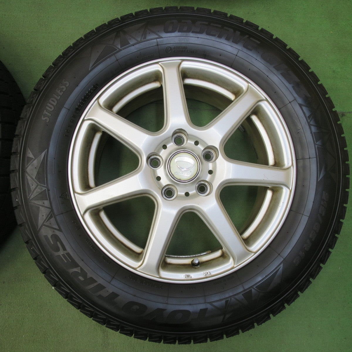 バリ溝！24年！ほぼ10分★スタッドレス 215/65R16 トーヨー オブザーブ GIZ3 PRD V7 ダンロップ製 16インチ PCD114.3/5H★5110713イス