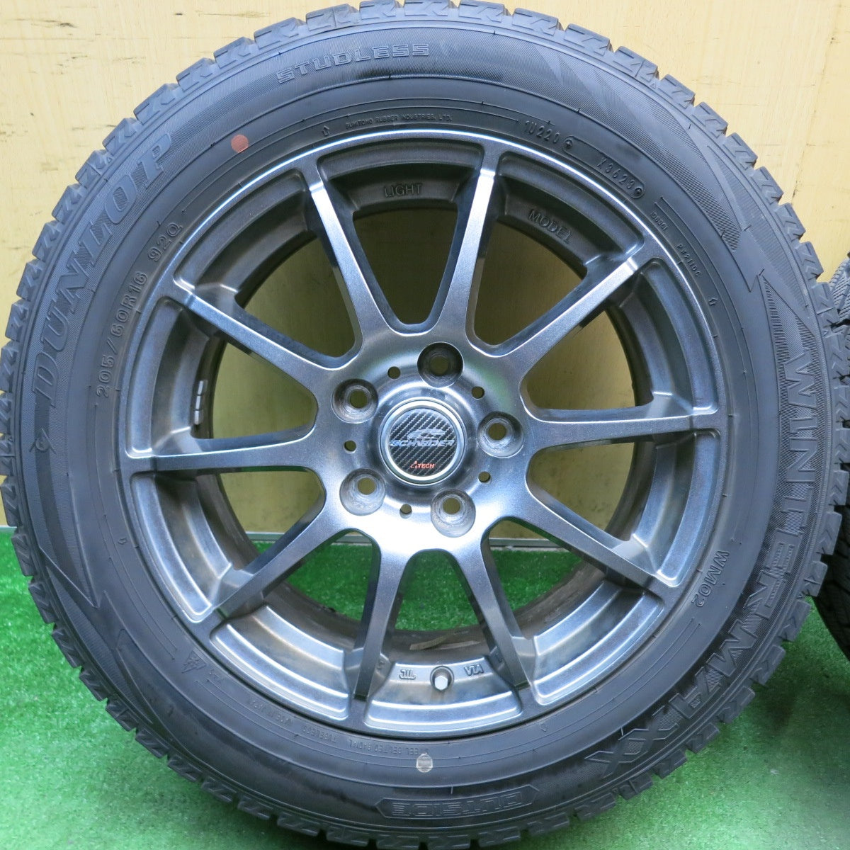 バリ溝！23年！キレイ！9.5分◎スタッドレス 205/60R16 ダンロップ ウインターマックス WM02 SCHNEIDER シュナイダー 16インチ PCD114.3/5H◎6061302HAス
