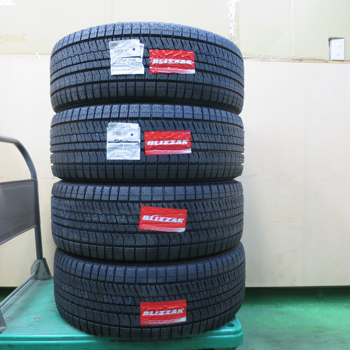 未使用！23年！センサー付★レクサス NX バージョンL 純正 235/50R20 スタッドレス ブリヂストン ブリザック RFT 20インチ PCD114.3/5H★5042107イス