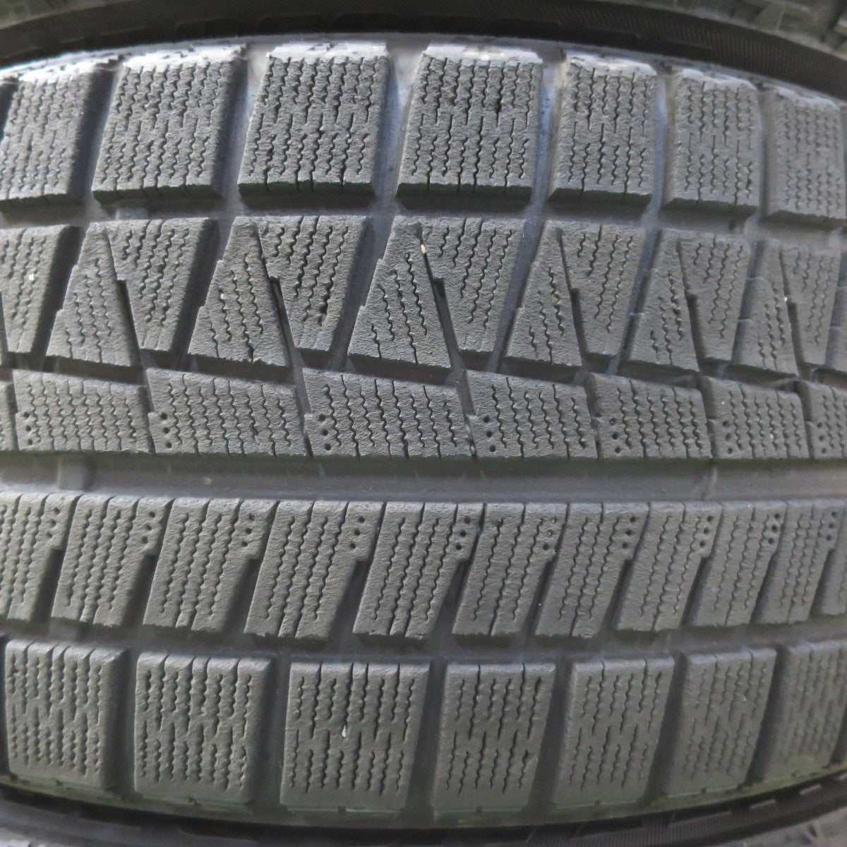バリ溝！8.5分★BMW 等 MAK FAHR 225/50R17 スタッドレス ブリヂストン ブリザック RFT 17インチ PCD112/5H★5050503イス