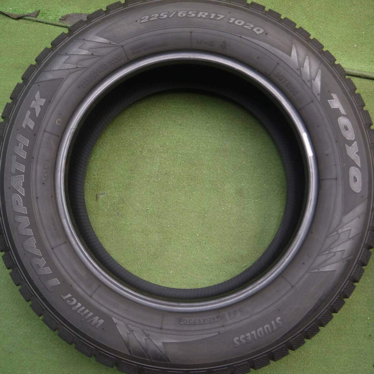 バリ溝！20年！9.5分★スタッドレス 225/65R17 トーヨー ウインター トランパス TX 17インチ ハリアー RAV4 等★4042304Hスタ
