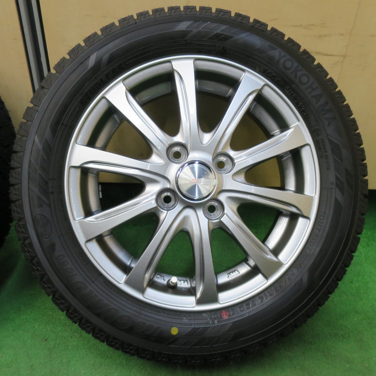 [送料無料] 未使用！23年★スタッドレス 165/65R14 ヨコハマ アイスガード iG60 WEZEN 14インチ ハスラー スペーシア 等 PCD100/4H★4110607イス