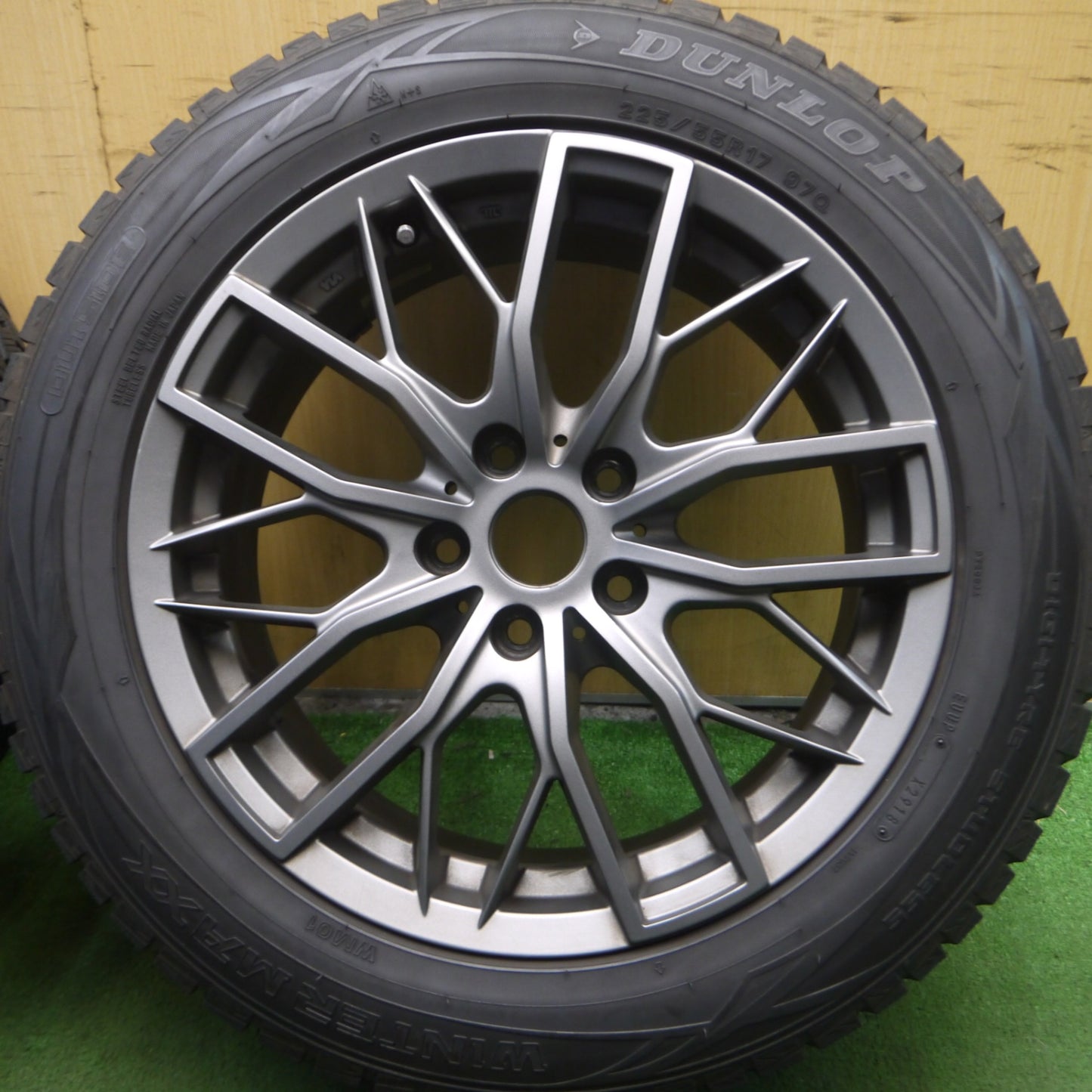 [送料無料] バリ溝！キレイ！8.5分★BMW等 EUROBAHN 225/55R17 スタッドレス ダンロップ ウインターマックス WM01 PCD112/5H★4030111Hス
