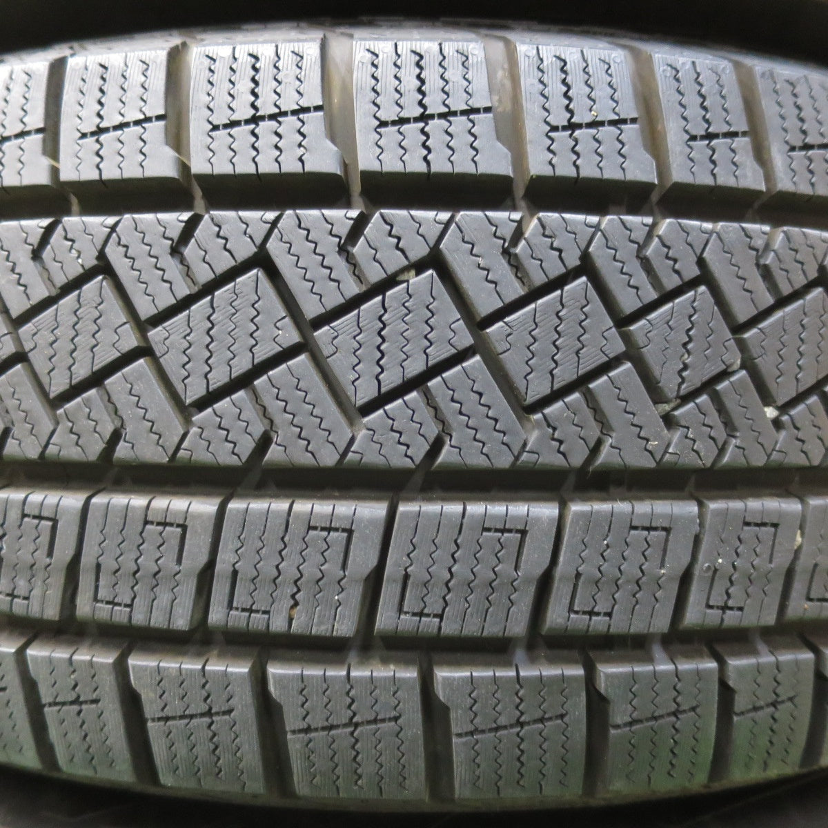 バリ溝！24年！9.5分以上★スタッドレス 195/65R15 ピレリ アイスゼロ アシンメトリコ ravrion ラブリオン 15インチ PCD114.3/5H★5122602イス