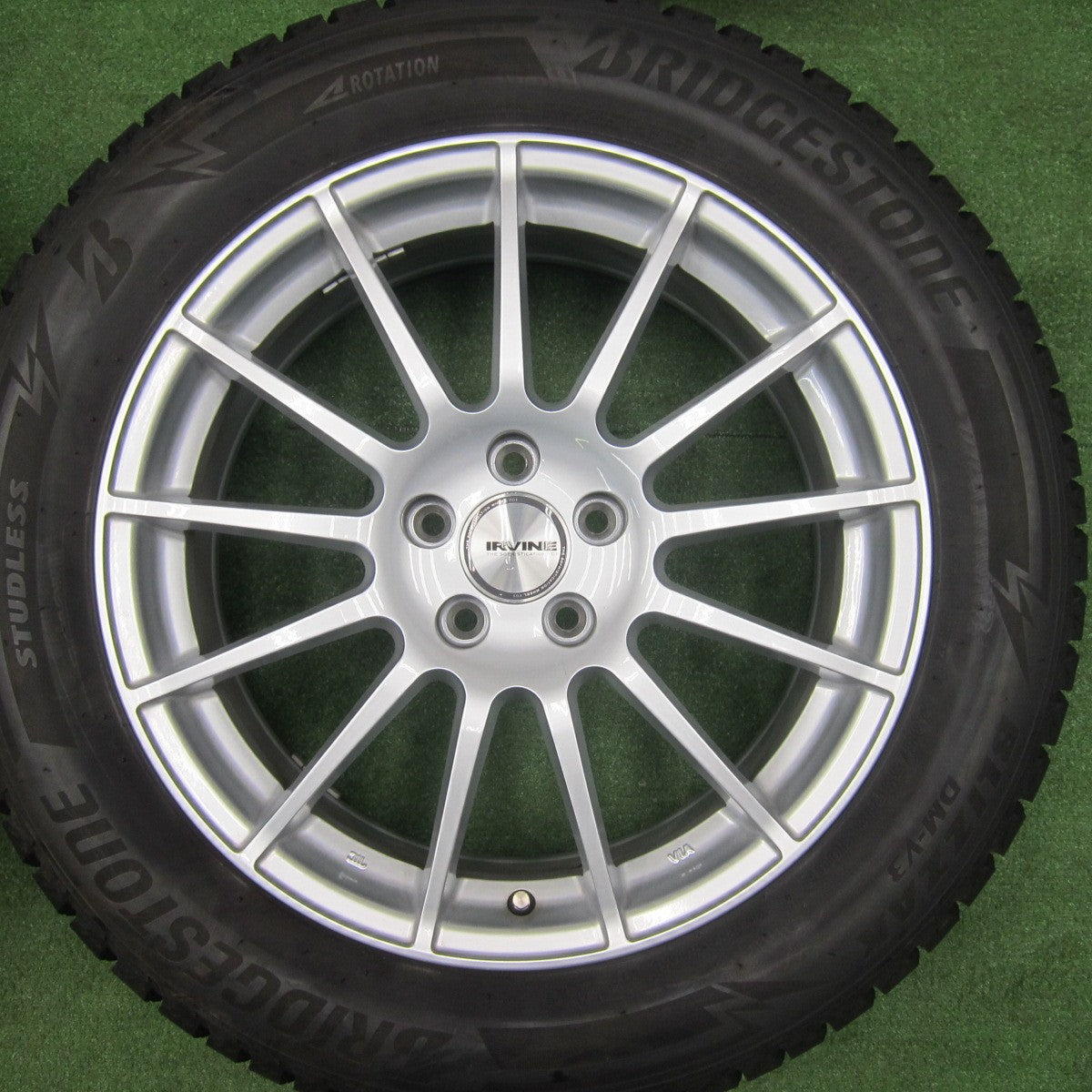 [送料無料] バリ溝！22年！キレイ！8.5分★ボルボ 等 IRVINE 235/55R18 スタッドレス ブリヂストン ブリザック DM-V3 アーヴィン 18インチ PCD108/5H★4121412TNス
