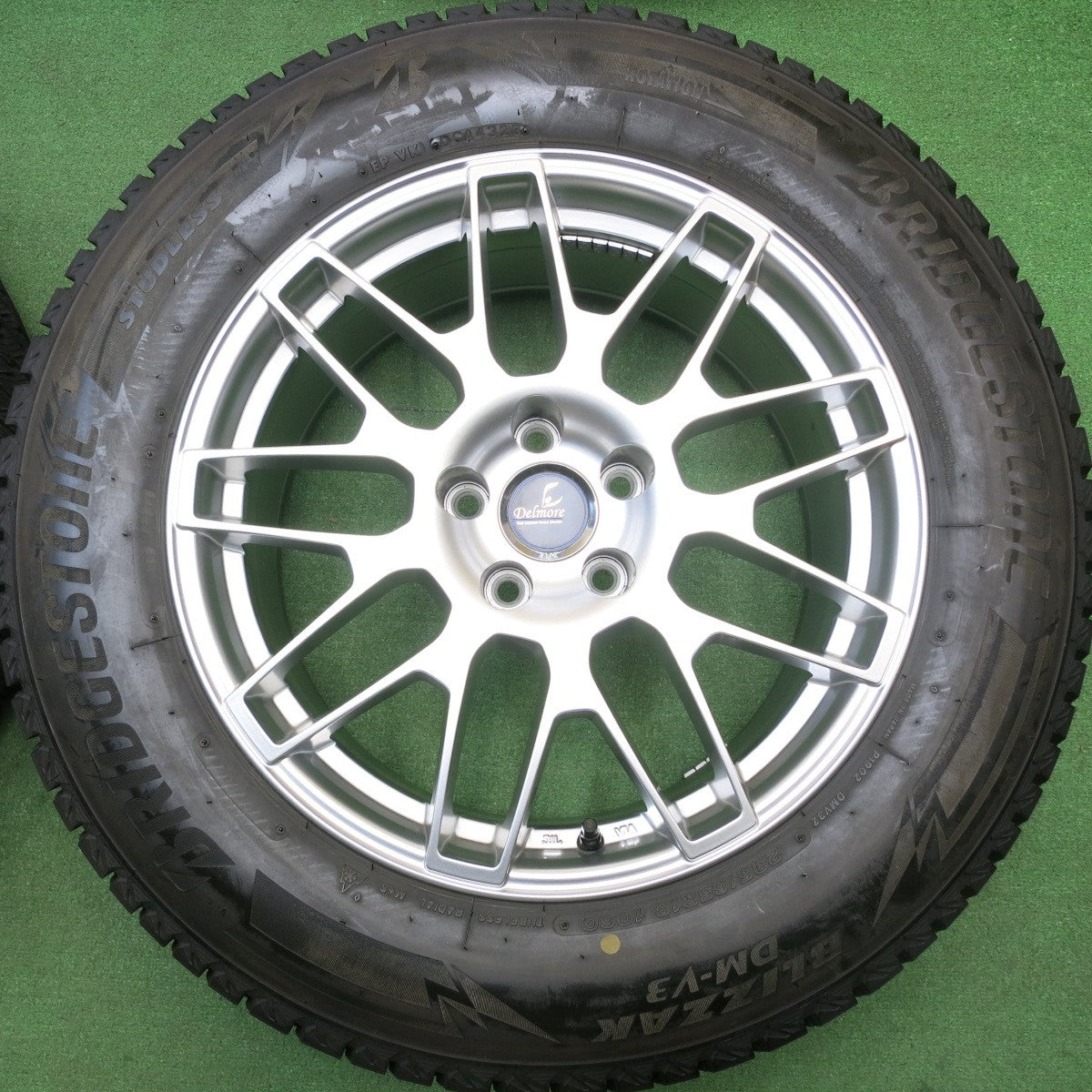 センサー付！バリ溝！23年！キレイ！9.5分★スタッドレス 235/65R18 ブリヂストン ブリザック DM-V3 Delmore LC.S デルモア 18インチ PCD114.3/5H★6011707HAス