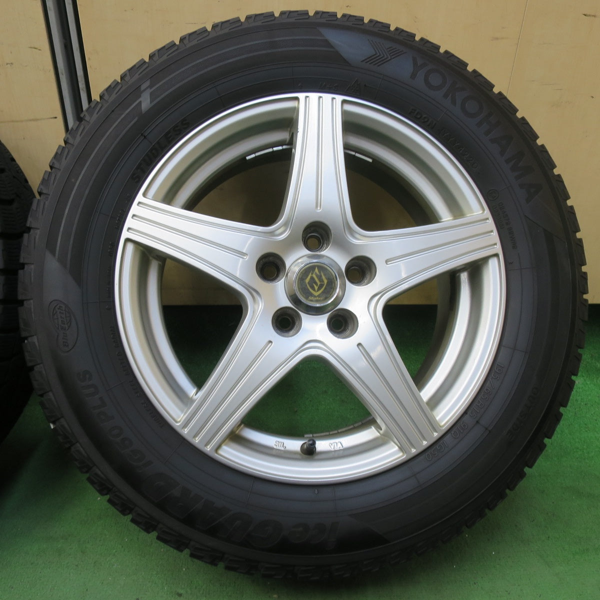 バリ溝！9分★プリウス 等 195/65R15 スタッドレス ヨコハマ アイスガード iG50 プラス Staker 15インチ PCD100/5H★5101601イス