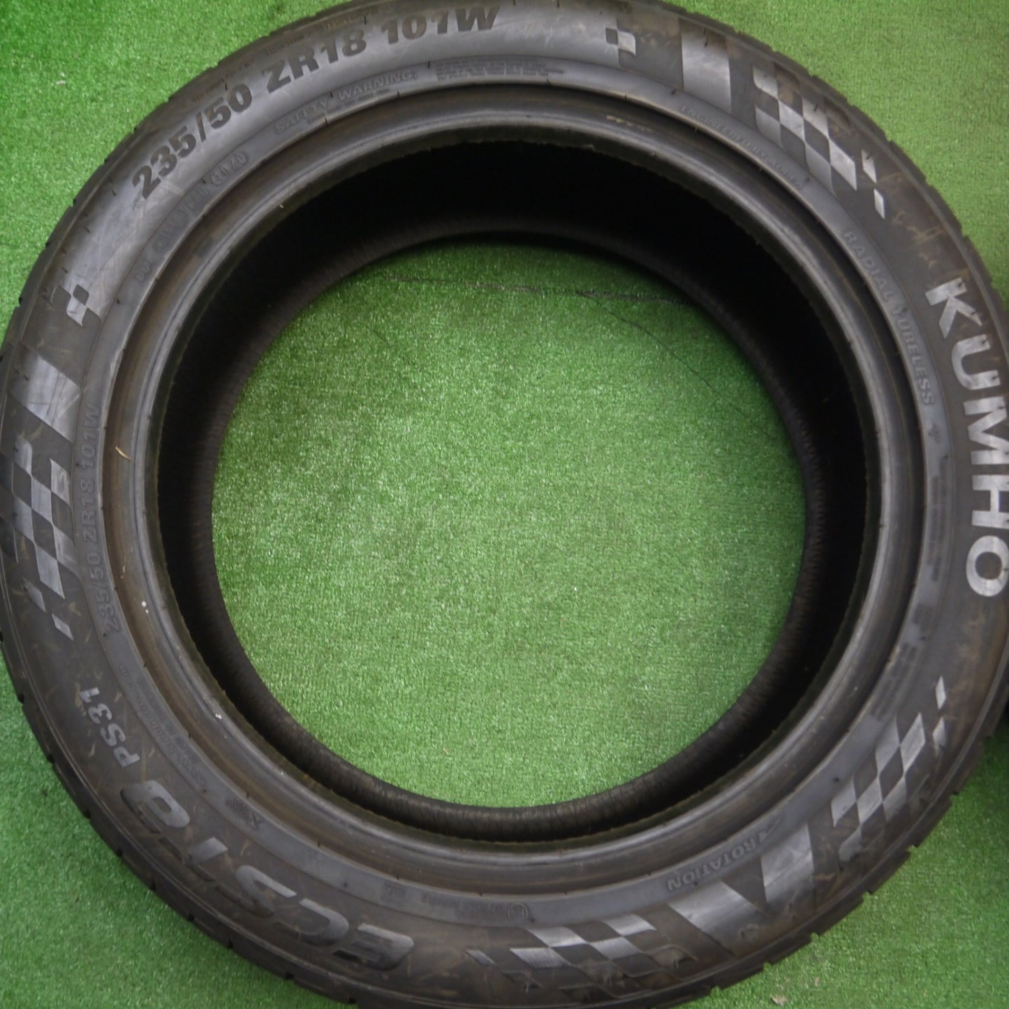 [送料無料] バリ溝！9分★235/50R18 クムホ エクスタ PS31 タイヤ 18インチ アルファード ヴェルファイア エスティマ エルグランド ハリアー等★4122504Hノタ