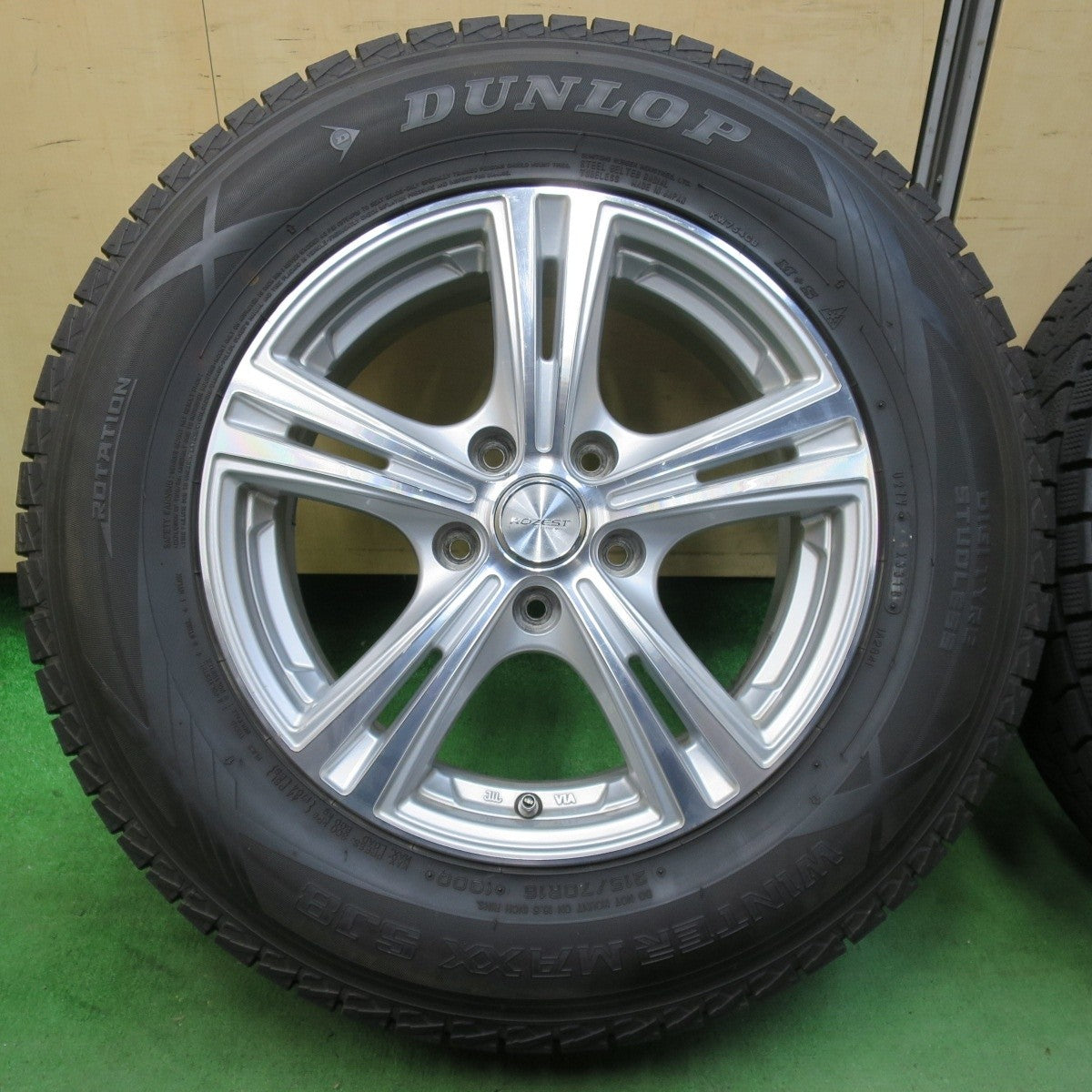 バリ溝！9.5分★スタッドレス 215/70R16 ダンロップ ウインターマックス SJ8 ROZEST ローゼスト 16インチ PCD114.3/5H★5030603イス