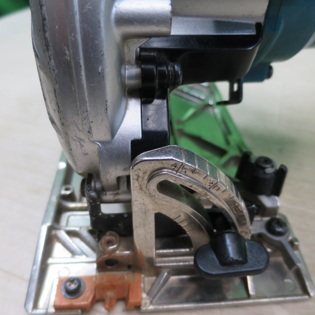 [送料無料] ☆マキタ 165mm 充電式 マルノコ 18V HS631D 丸ノコ 丸鋸 木工 切断 電動 工具 makita☆
