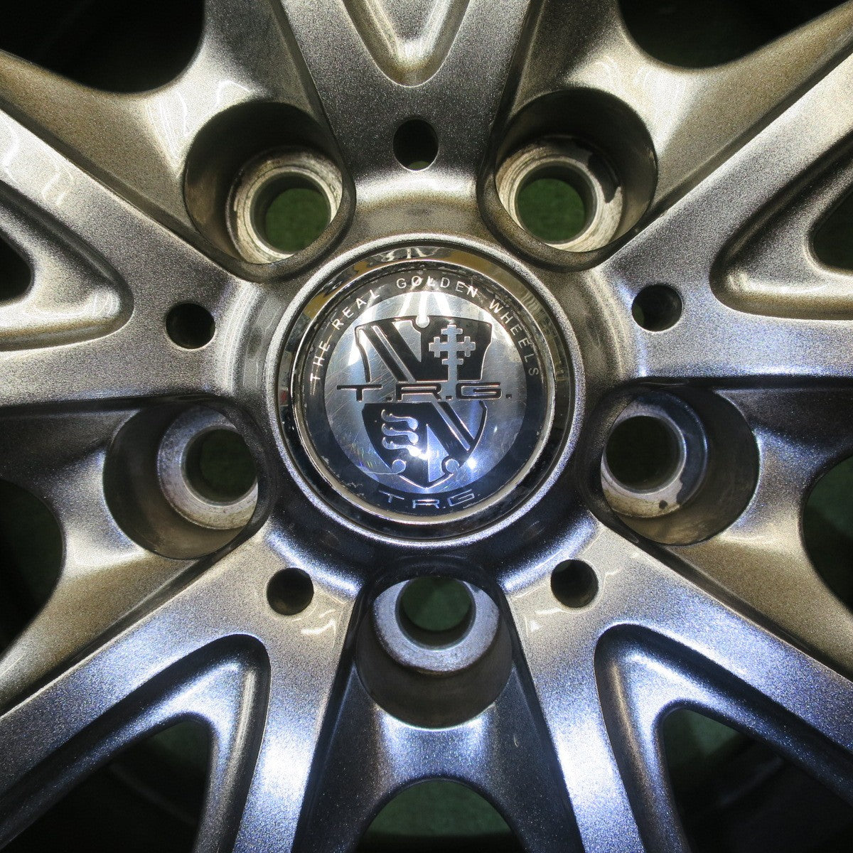 バリ溝！22年！キレイ！9.5分以上★スタッドレス 225/65R17 ダンロップ ウインターマックス 03 T.R.G. TRG 17インチ PCD114.3/5H★6021901NJス