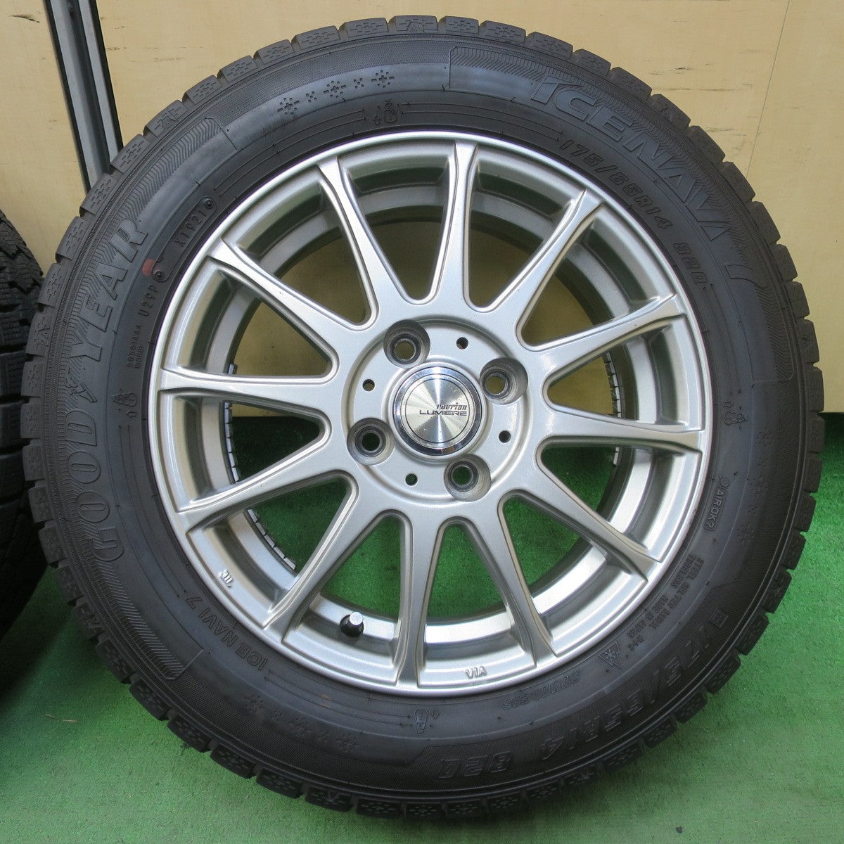バリ溝！21年！キレイ！8.5分★スタッドレス 175/65R14 グッドイヤー アイスナビ7 ravrion LUMIERE ラブリオン 14インチ PCD100/4H★5050808イス