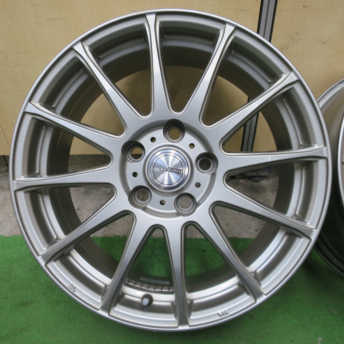 キレイ★ravrion LUMIERE 17インチ ホイール ラブリオン 17×7J PCD114.3/5H★6070103NGホ
