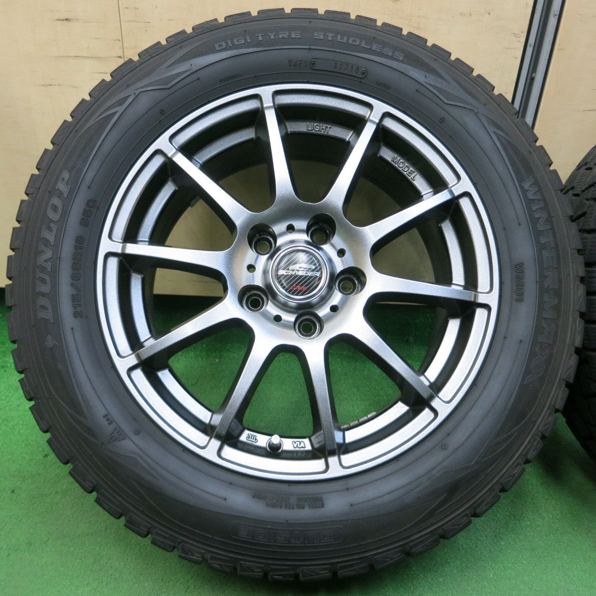 *送料無料* バリ溝！キレイ！9.5分★スタッドレス 215/60R16 ダンロップ ウインターマックス WM01 SCHNEIDER シュナイダー PCD114.3/5H★4042803イス