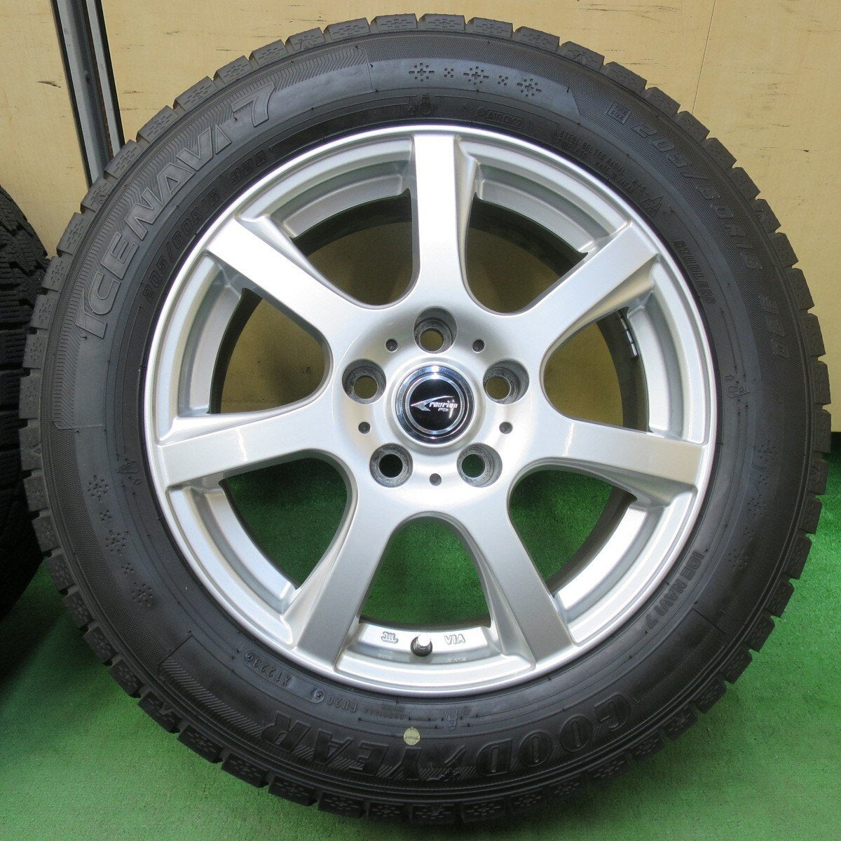 バリ溝！23年！キレイ！ほぼ10分★スタッドレス 205/60R16 グッドイヤー アイスナビ7 ravrion P3 ラブリオン 16インチ PCD114.3/5H★5032009イス