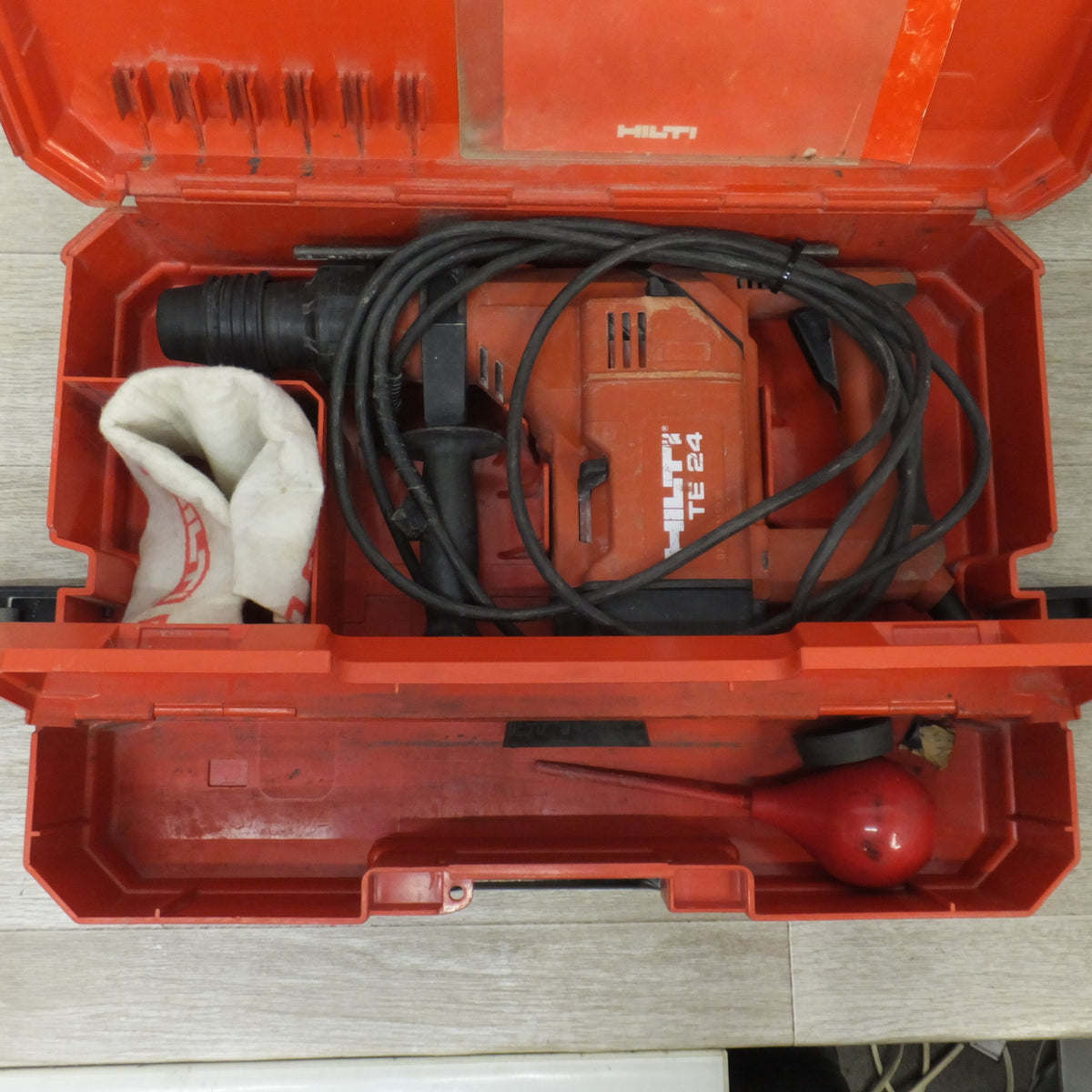 ★ヒルティ HILTI ロータリーハンマードリル TE24　100V 740W 50/60Hz★