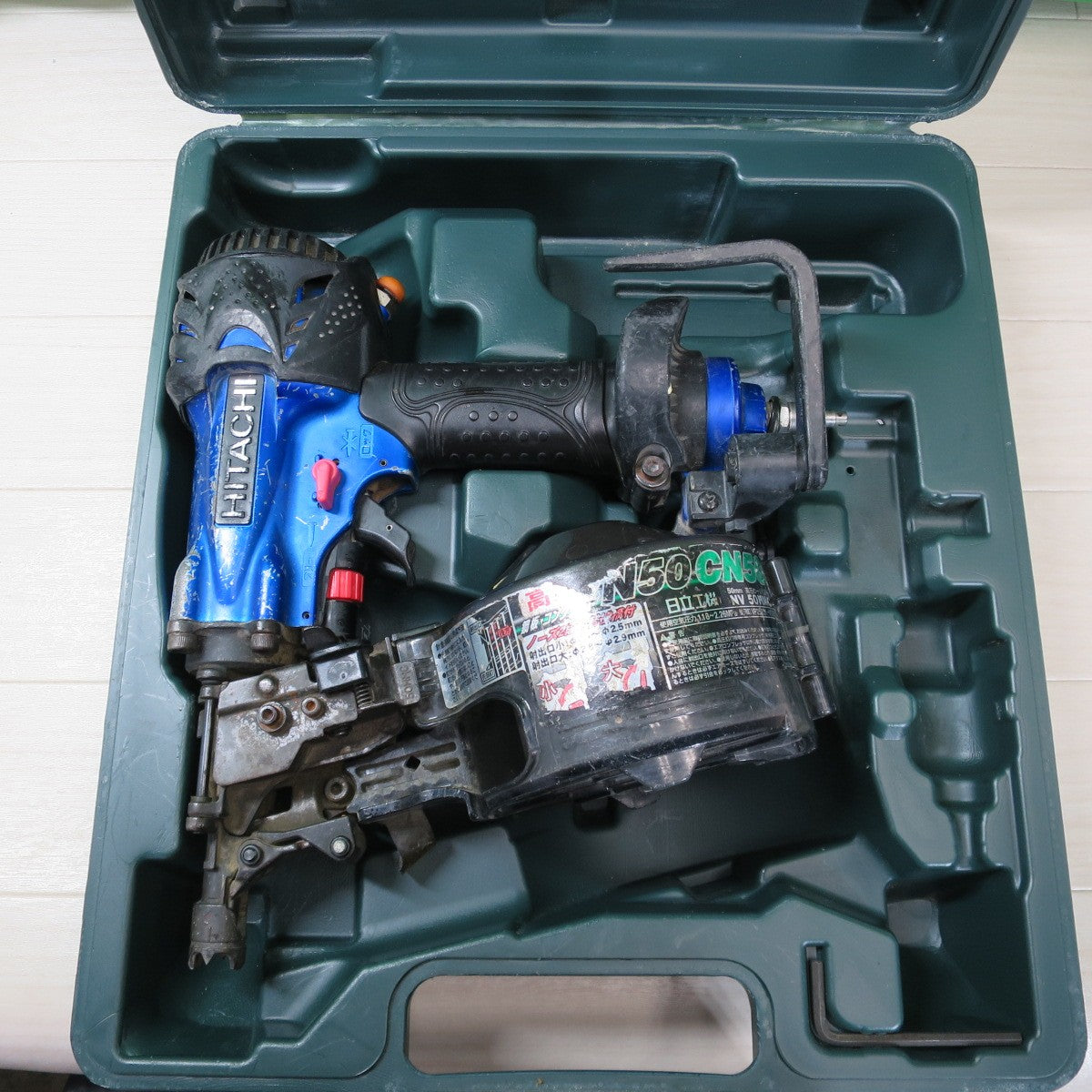 [送料無料] ☆日立工機 50mm 高圧 ロール 釘打機 NV50HMC ケース付き 釘打ち機 HITACHI エア 工具☆