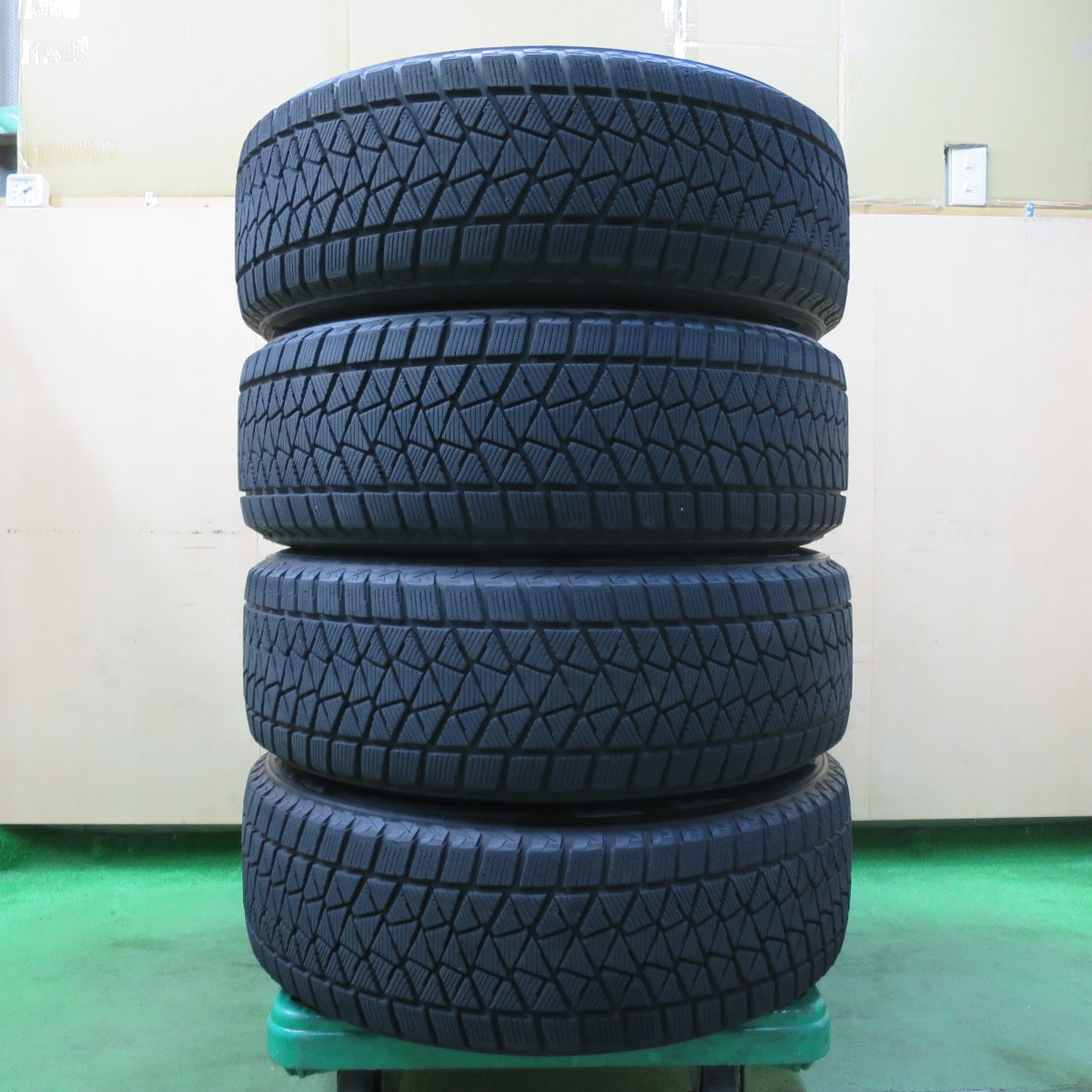 [送料無料] バリ溝！8.5分★スバル VM系 レヴォーグ 純正 225/60R18 スタッドレス ブリヂストン ブリザック DM-V2 18インチ PCD114.3/5H★5020104イス