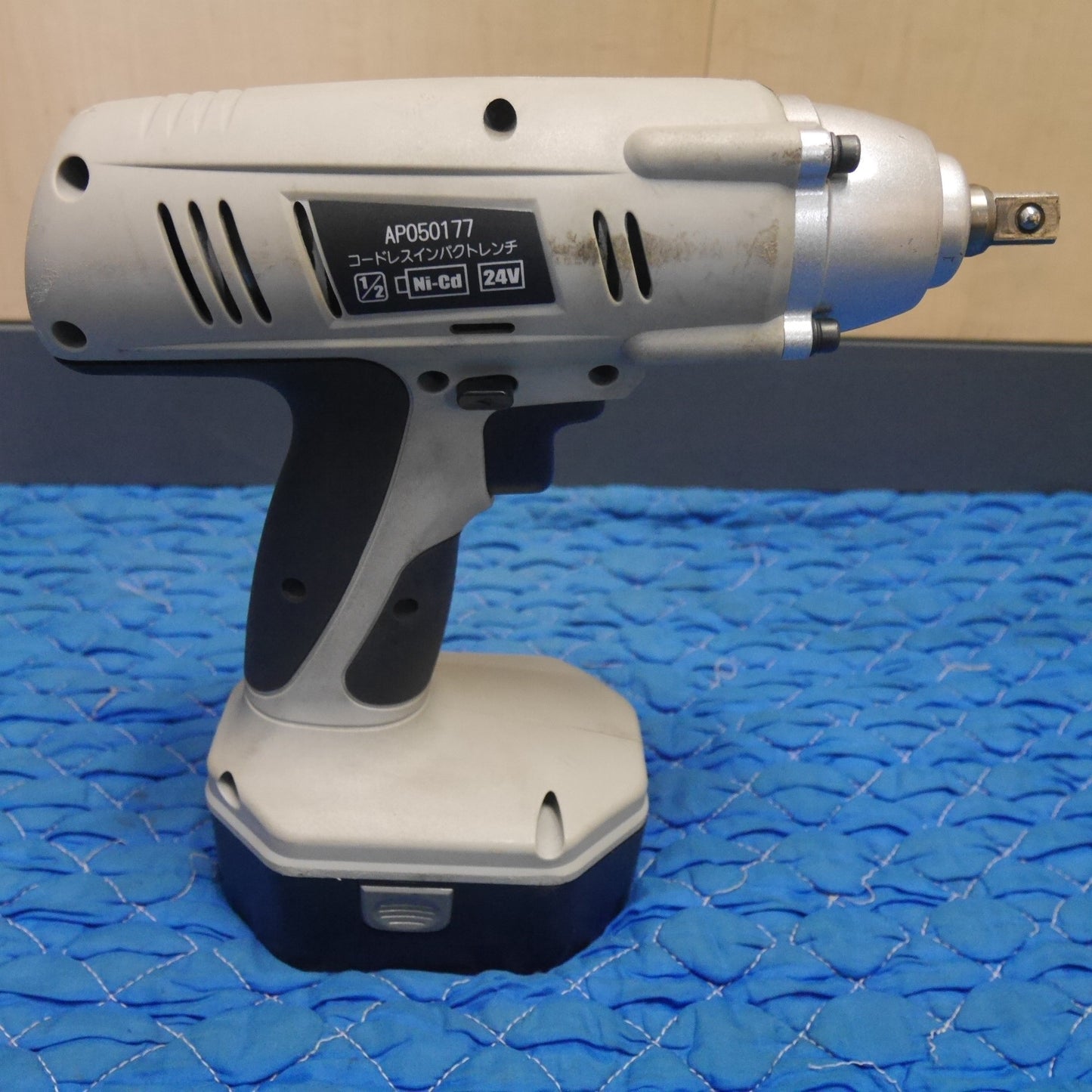 [送料無料] ☆ASTRO PRODUCTS コードレス インパクトレンチ AP050177 電動 工具 充電器 充電式 アストロプロダクツ☆