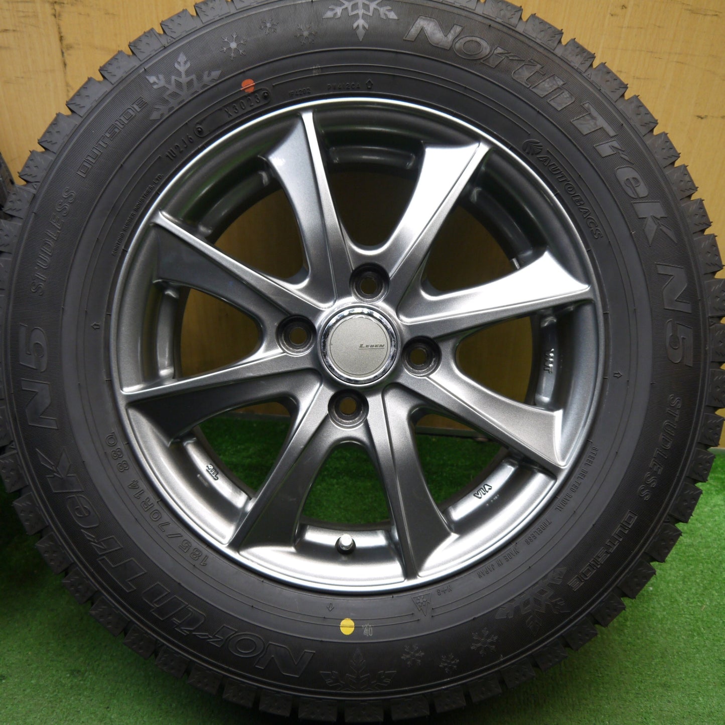 バリ溝！23年！キレイ！ほぼ10分★スタッドレス 185/70R14 オートバックス ノーストレック N5 LEBEN レーベン 14インチ PCD100/4H★5060309Hス