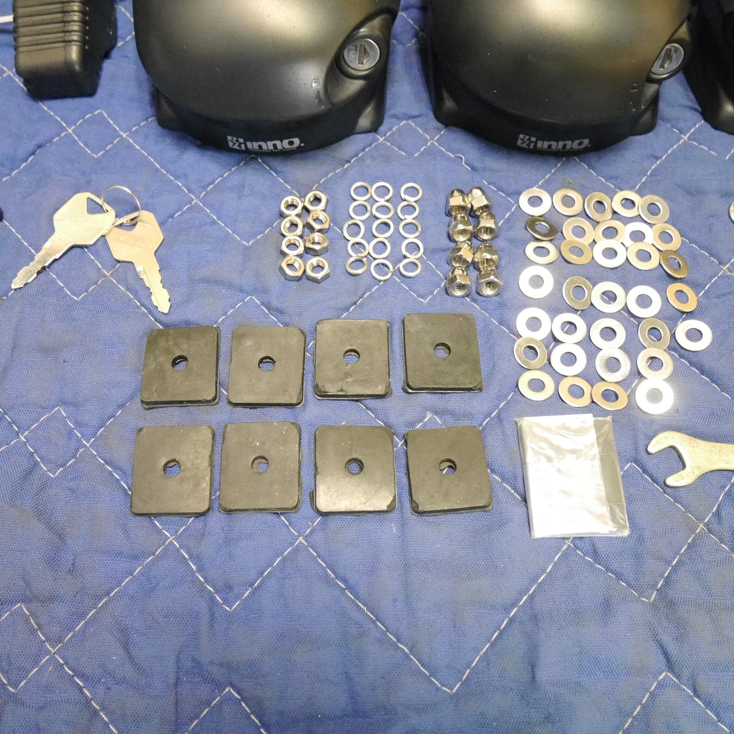 [送料無料] キレイ！鍵2本付き☆inno. Carmate キャリア セット XS400 エアロ ベース バー ステー フラッシュ レール 用 フラッシュタイプ イノー カーメイト☆