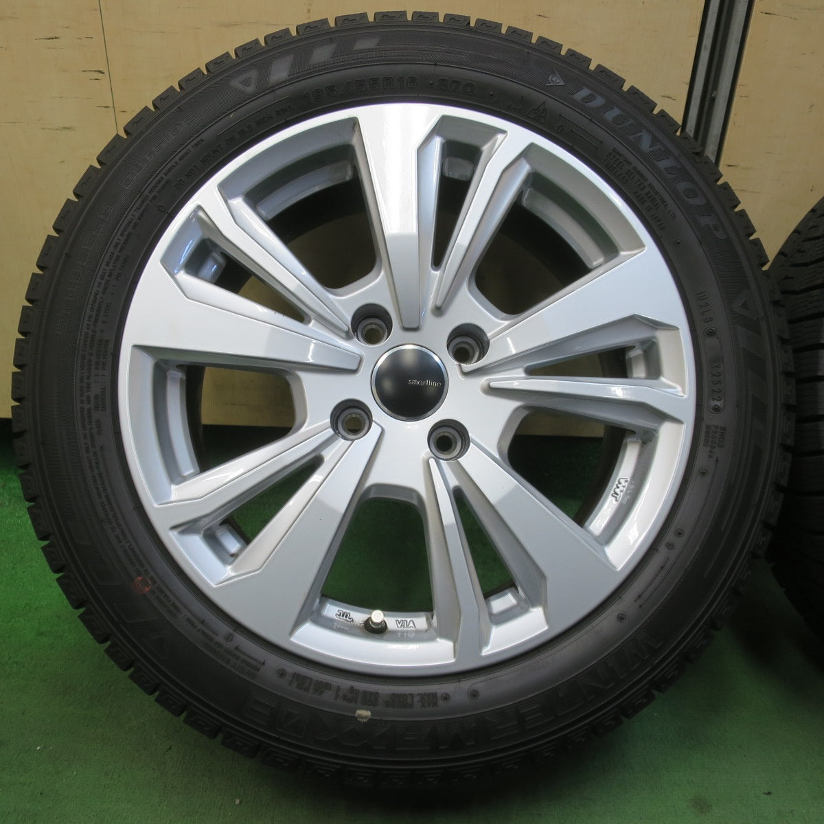 バリ溝！22年！キレイ！9.5分★プジョー 等 smartline 365 195/55R16 スタッドレス ダンロップ ウインターマックス 03 スマートライン 16インチ PCD108/4H★6021312イス