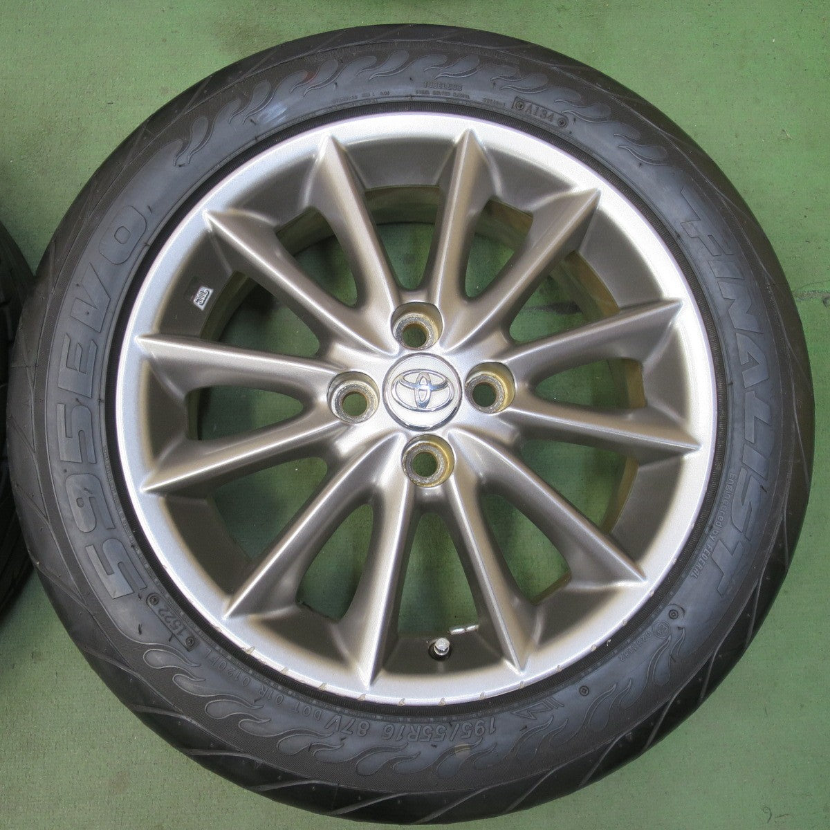 バリ溝！22年！キレイ！ほぼ10分◎トヨタ 140系 カローラ フィールダー 純正 195/55R16 ファイナリスト 595EVO 16インチ PCD100/4H◎6093008イノ