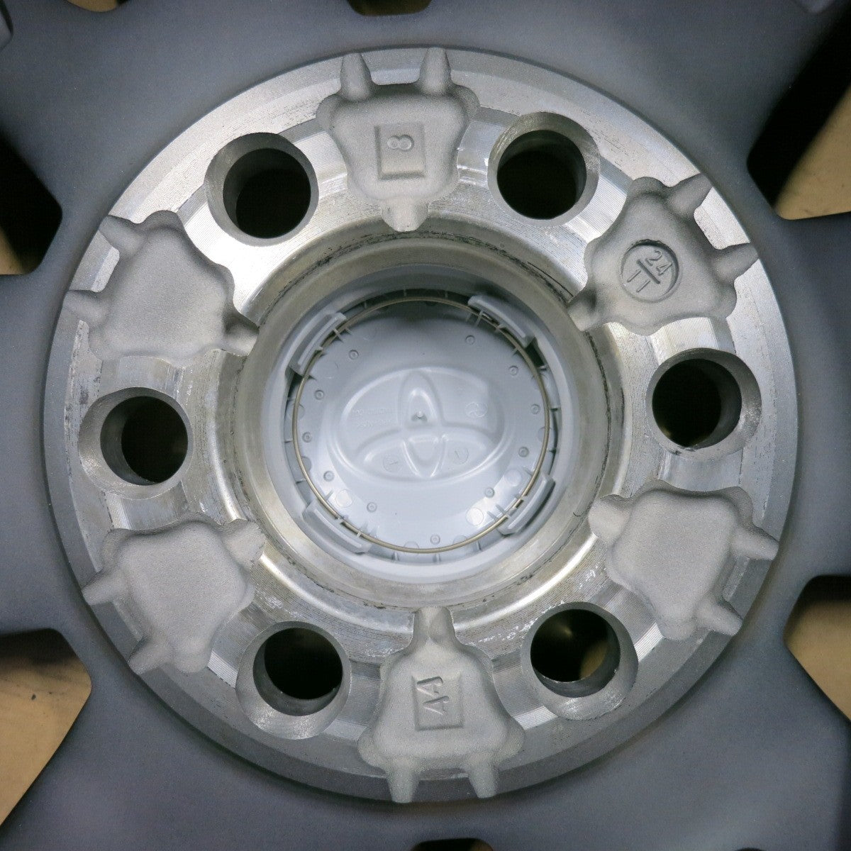 新車外し★トヨタ ランクル 250 VX 純正 ホイール 18インチ 18×7.5J PCD139.7/6H★5062402SYホ