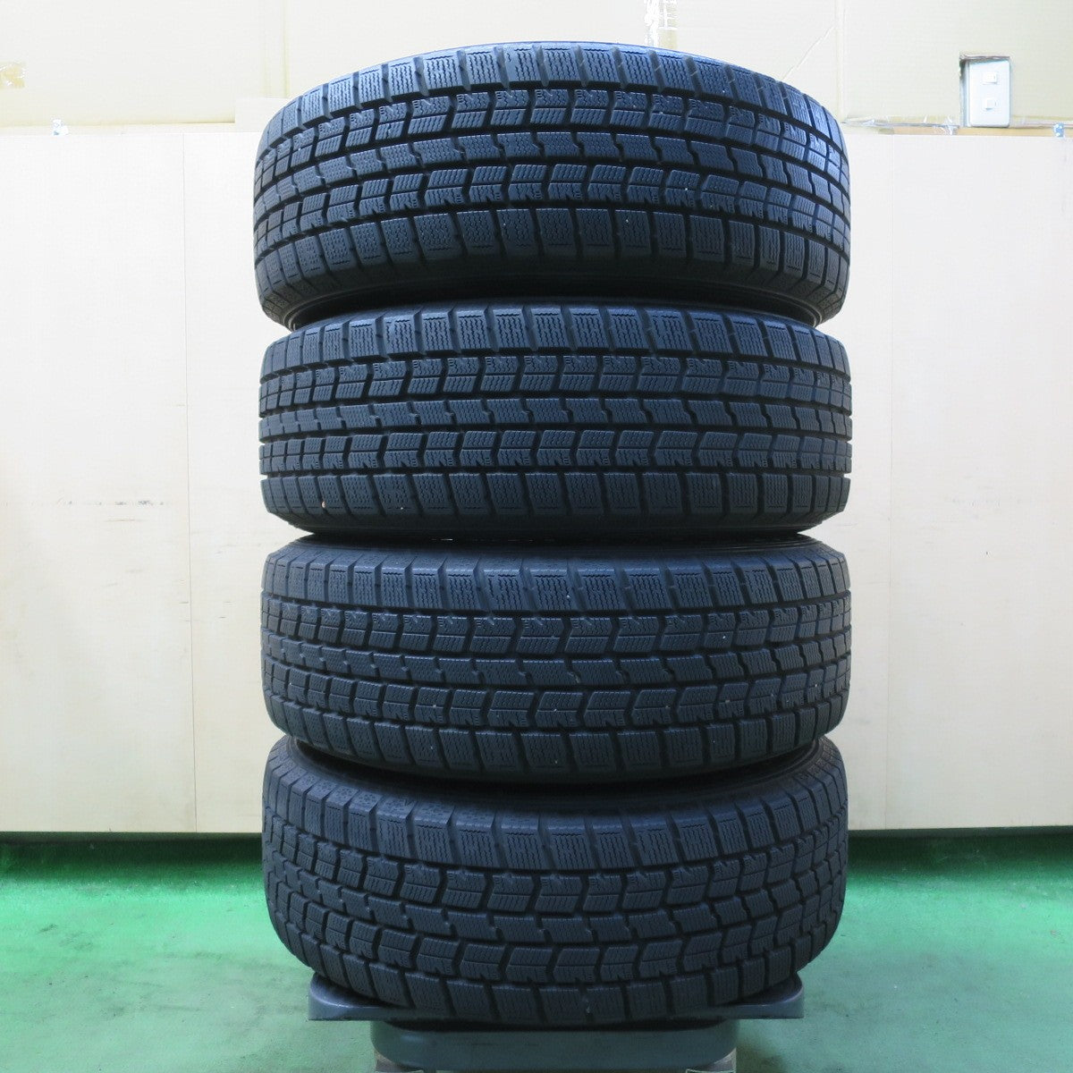 バリ溝！キレイ！9.5分★プリウス 等 195/65R15 スタッドレス グッドイヤー アイスナビ7 ravrion LUMIERE ラブリオン 15インチ PCD100/5H★5082604イス