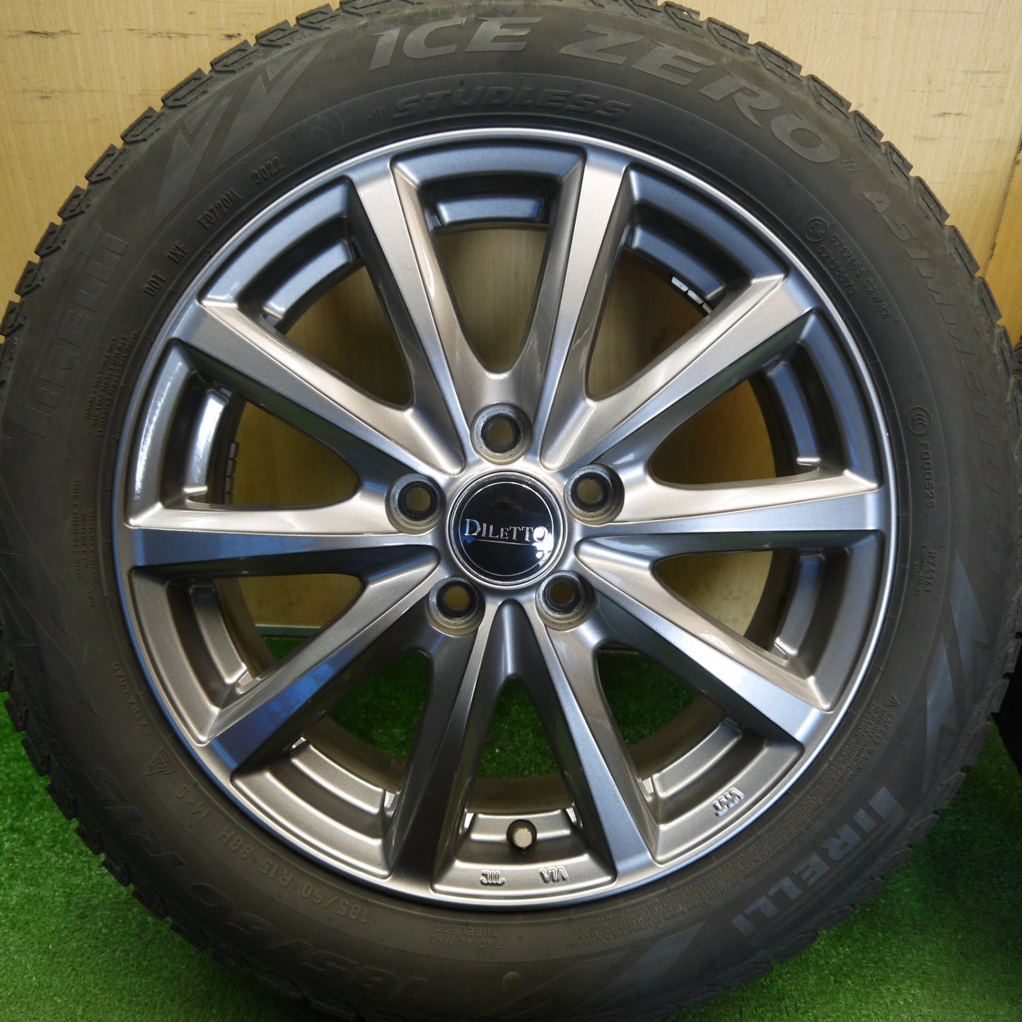 キレイ！22年★シエンタ 等 185/60R15 スタッドレス ピレリ アイスゼロ アシンメトリコ DILETTO ディレット 15インチ PCD100/5H★6051204Hス