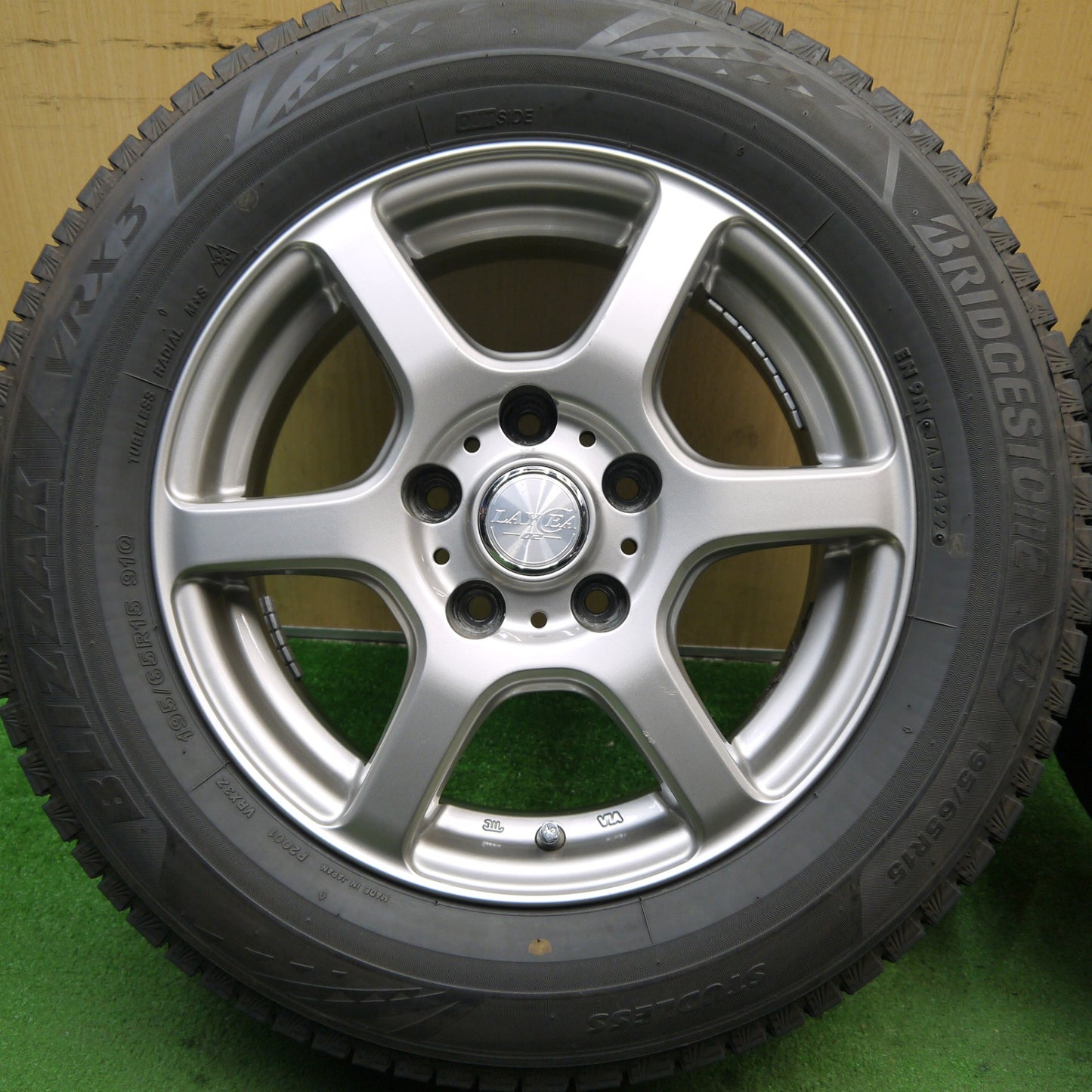 バリ溝！22年！9.5分★スタッドレス 195/65R15 ブリヂストン ブリザック VRX3 LAYCEA 02 レイシア 15インチ PCD114.3/5H★5060308Hス