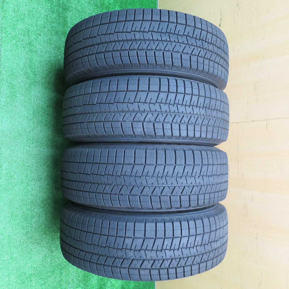 バリ溝！24年！キレイ！9.5分以上★スタッドレス 225/65R17 ダンロップ ウインターマックス03 ravrion RS01 ラブリオン 17インチ PCD114.3/5H★5101601NJス