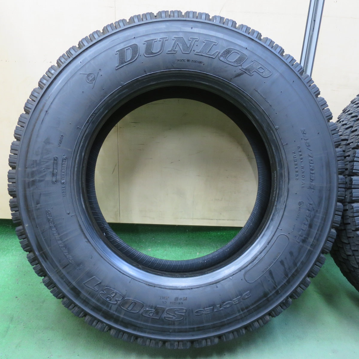 バリ溝！25年！9.5分！2本★トラック タイヤ 245/70R19.5 136/134J スタッドレス ダンロップ デクテス SP081 DECTES 19.5インチ★6041301イスタ