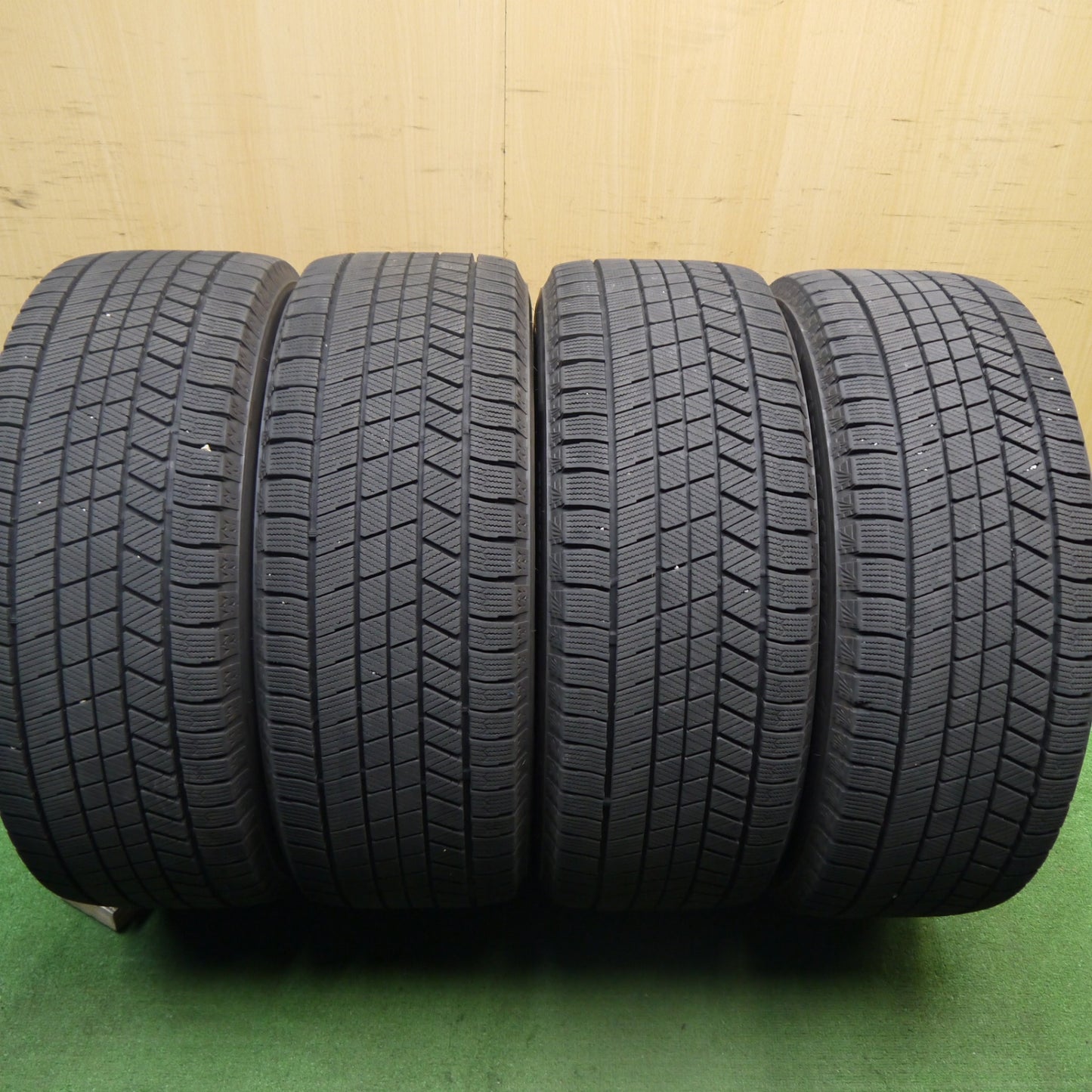 [送料無料] バリ溝！22年！キレイ！9.5分★ベンツ W206 Cクラス 純正 225/55R17 スタッドレス ブリヂストン ブリザック VRX3 17インチ PCD112/5H★5032511Hス